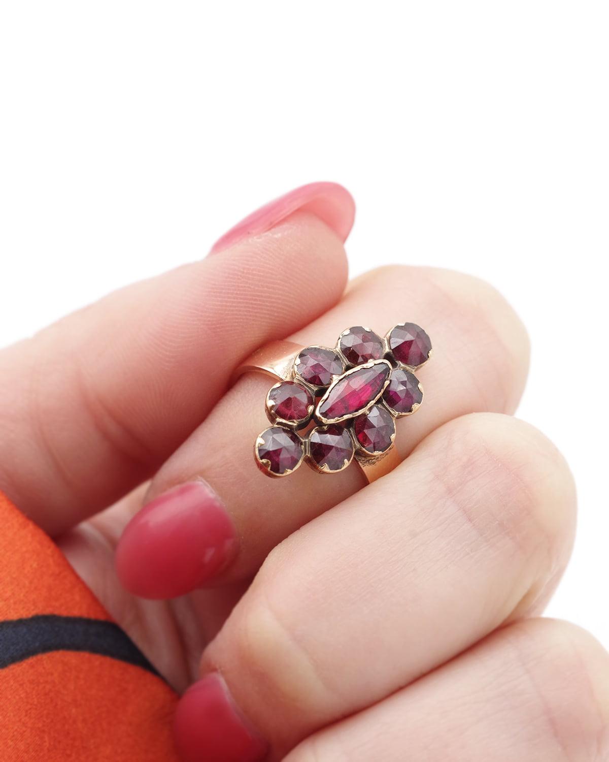 Französischer antiker Perpignan Granat-Navette-Ring aus 18 Karat Roségold, regionaler Schmuck im Zustand „Gut“ im Angebot in PARIS, FR
