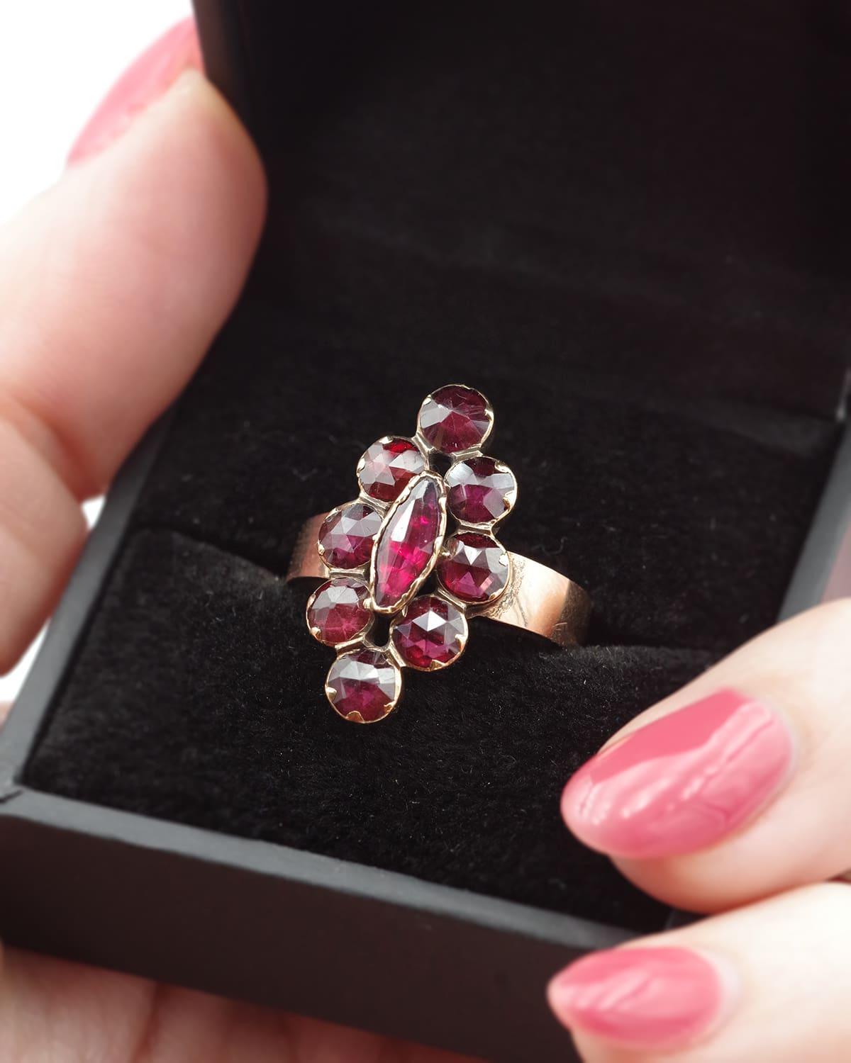 Französischer antiker Perpignan Granat-Navette-Ring aus 18 Karat Roségold, regionaler Schmuck im Angebot 3
