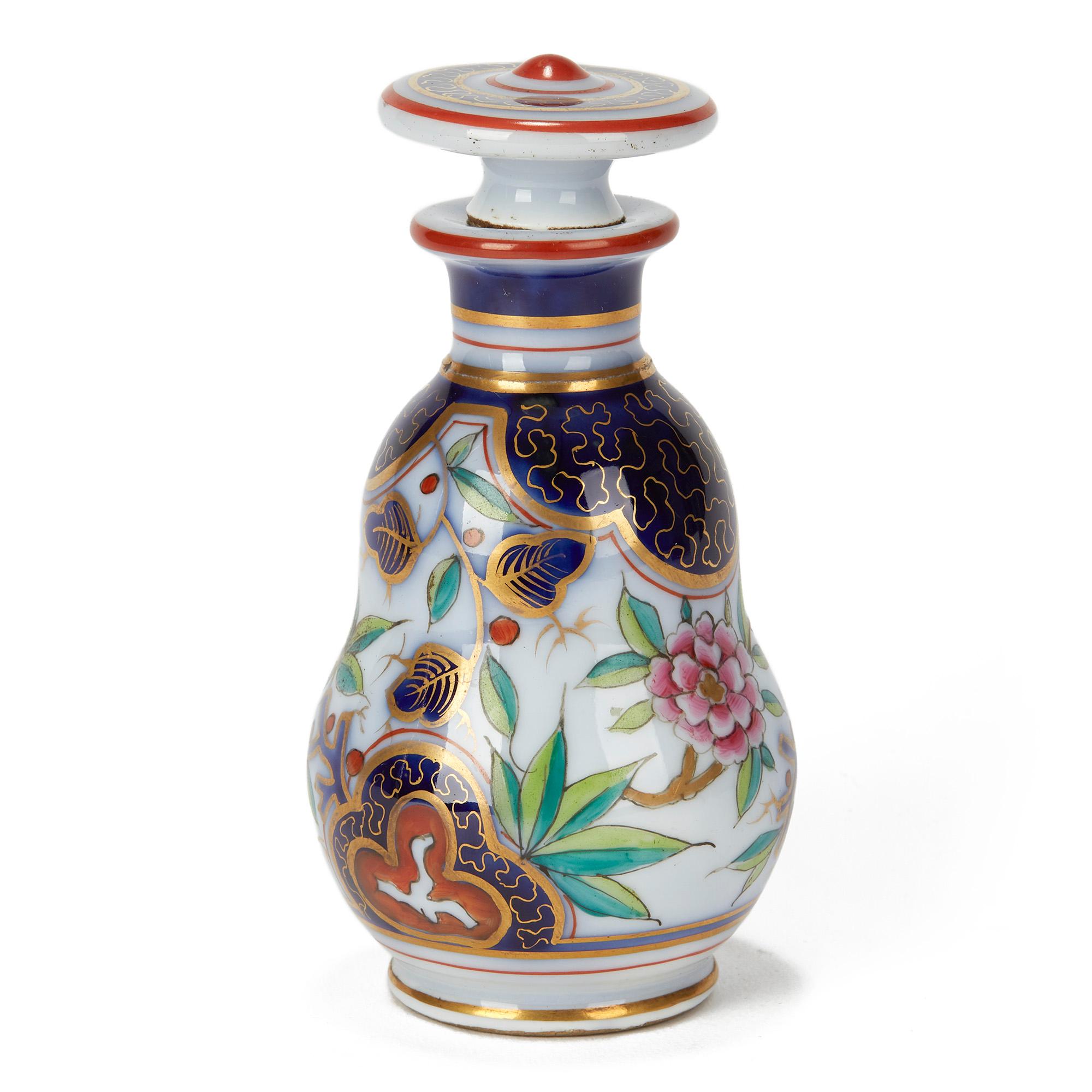 Peint à la main Flacon de parfum français ancien en porcelaine Imari, 19ème siècle en vente