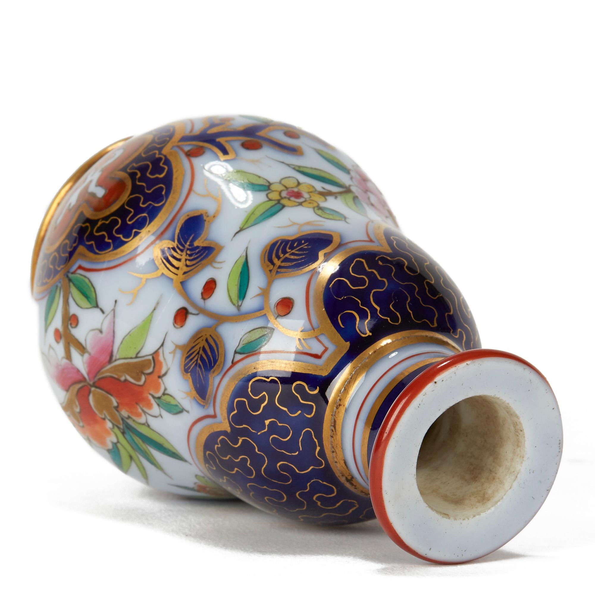 French Antique Porcelain Imari Design Scent Bottle, 19th Century For Sale 3