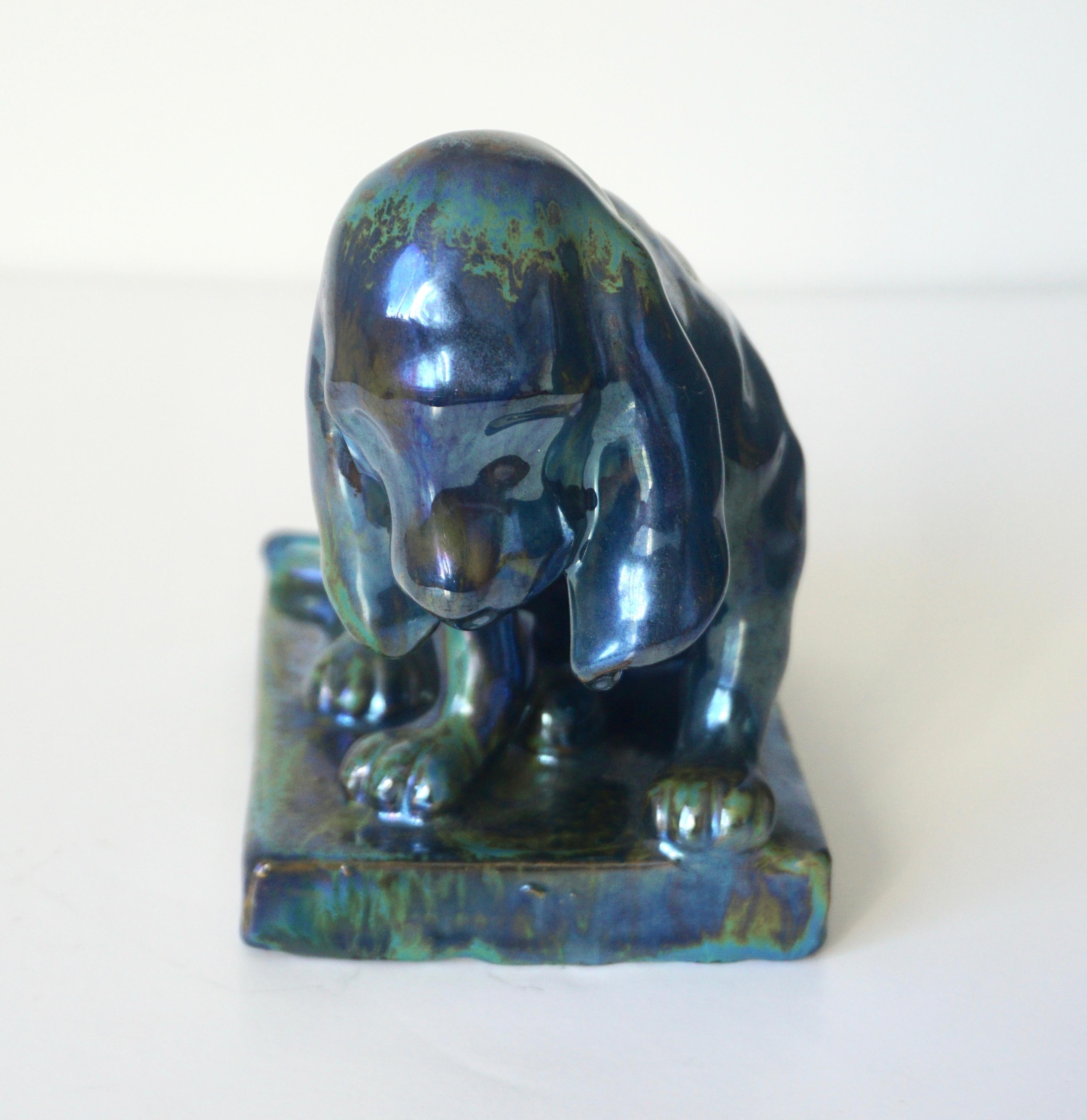 Ceramica antica francese Art Nouveau Smalto a lustro Blu Verde Cane Figura Scultura In condizioni buone in vendita a New York, NY