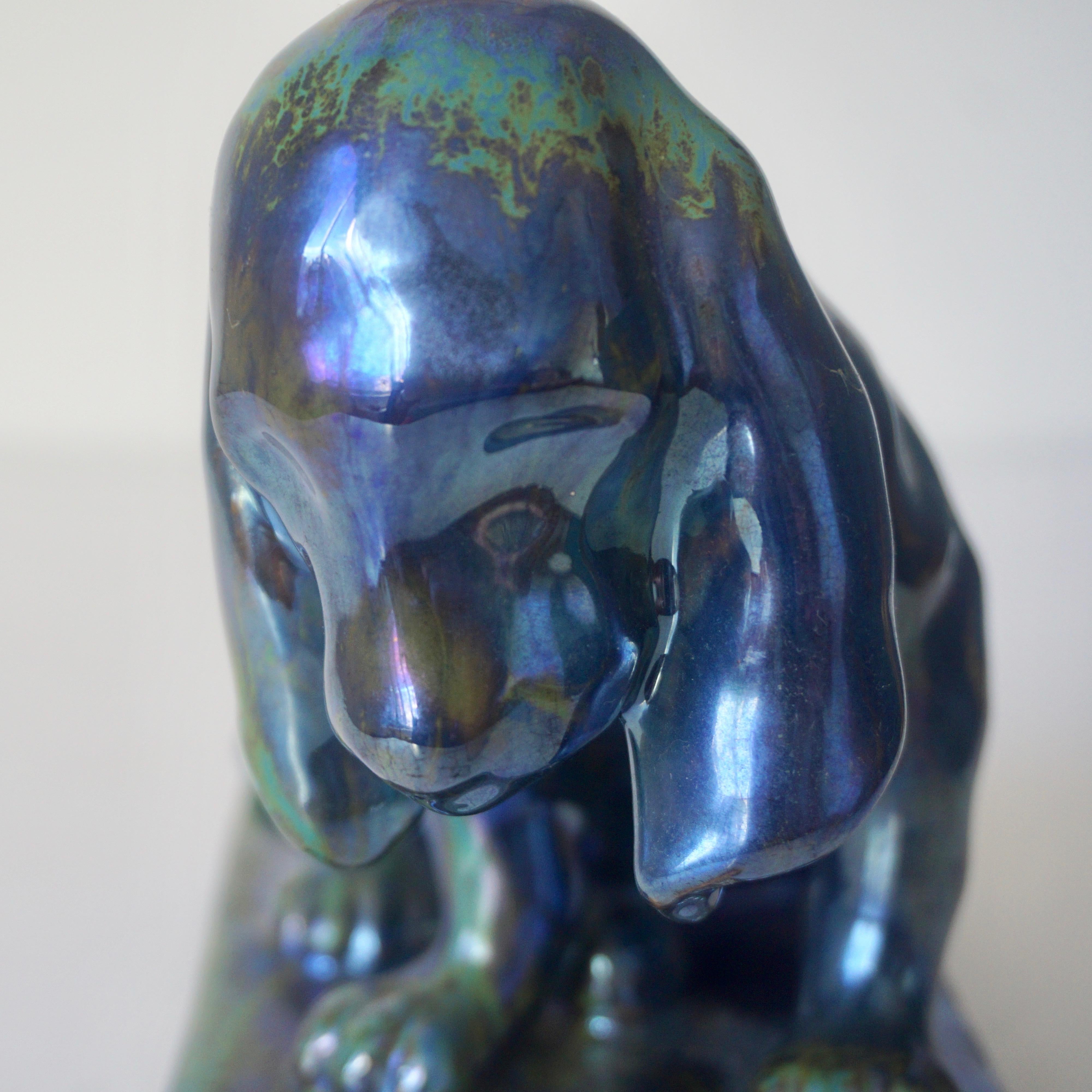 Terracotta Ceramica antica francese Art Nouveau Smalto a lustro Blu Verde Cane Figura Scultura in vendita