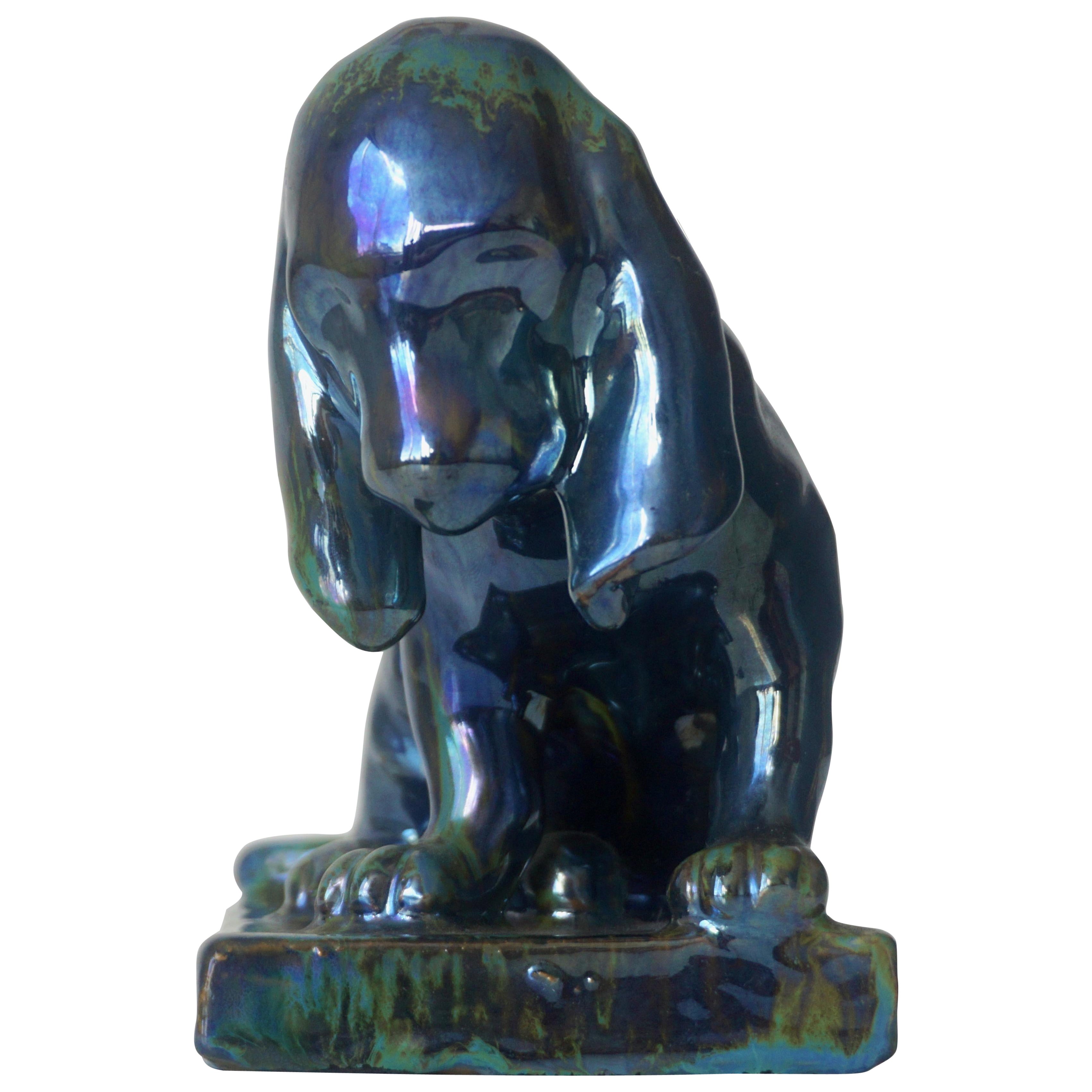 Escultura de perro en cerámica antigua francesa Art Nouveau esmalte brillante azul y verde