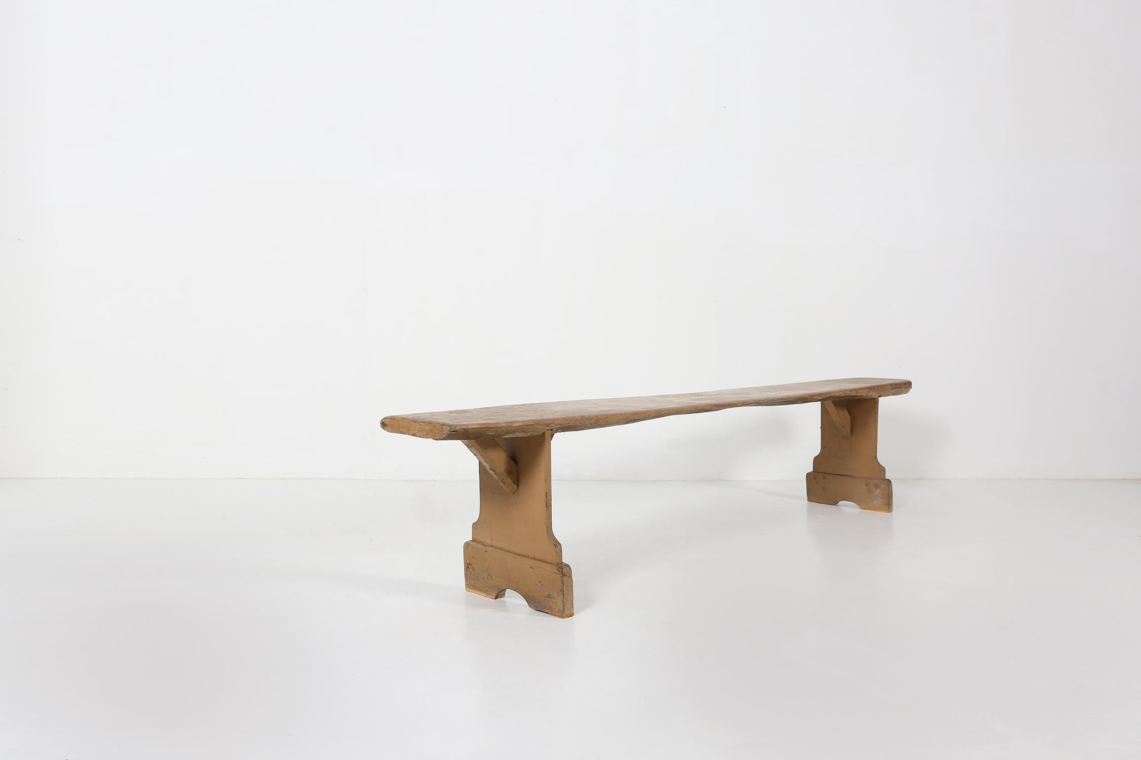 Banc en bois ancien et primitif avec belle patine Bon état - En vente à Meulebeke, BE