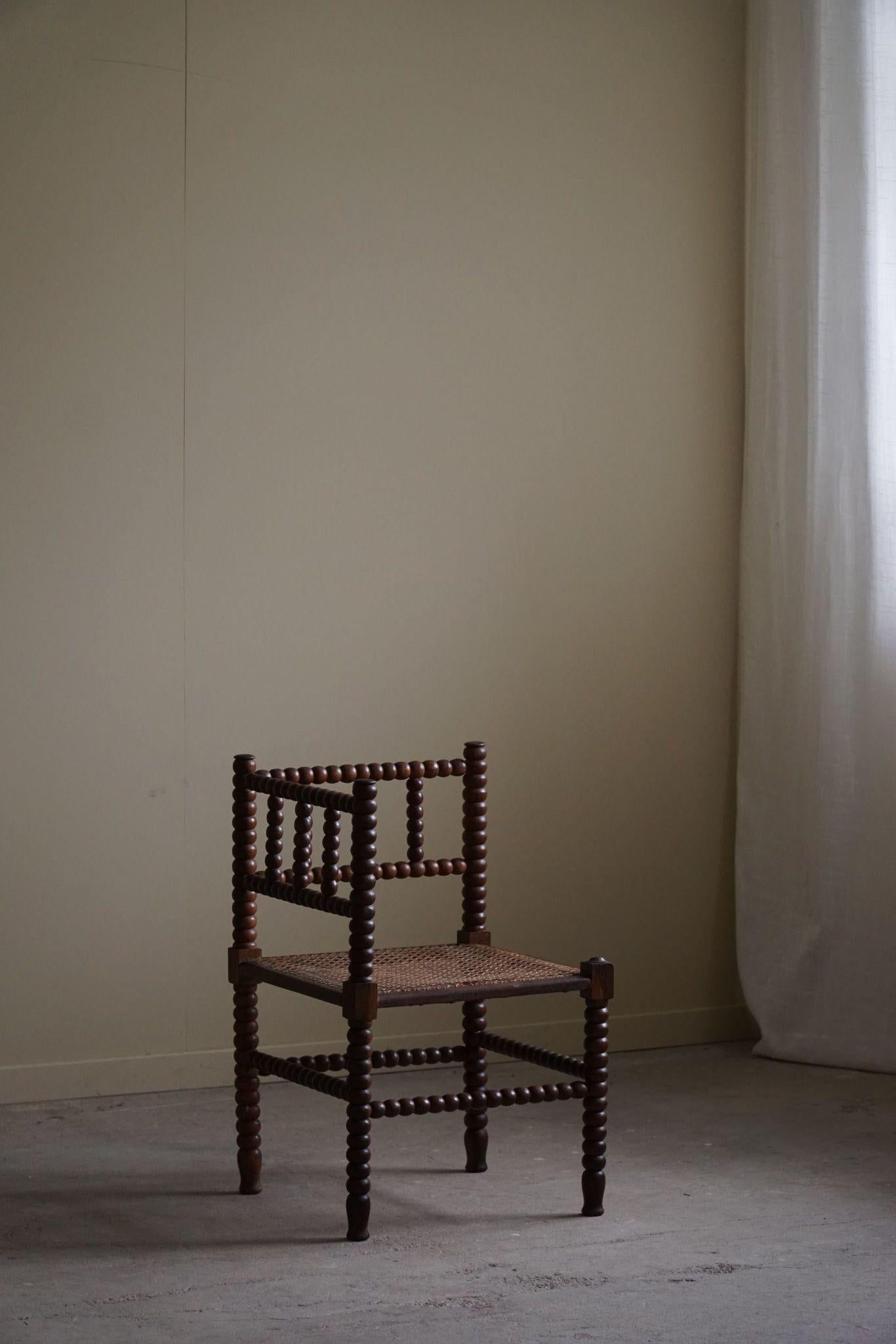 French Antique Provincial Hand Crafted Bobbin Corner Chair, Mid-19th Century In Good Condition For Sale In Odense, DK