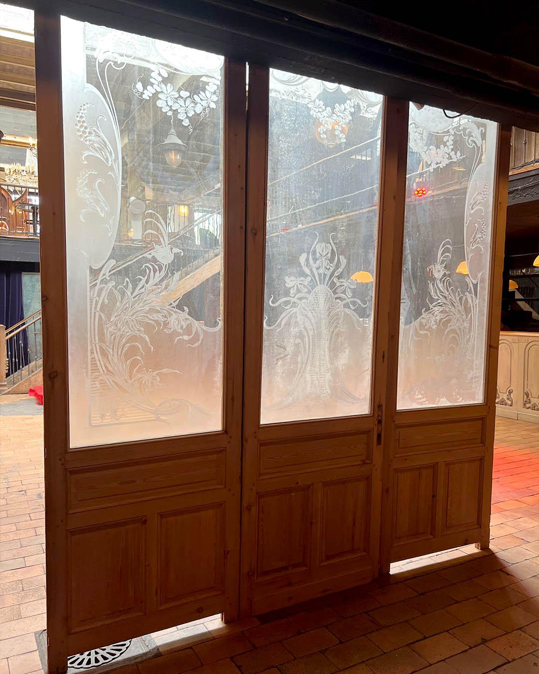 French Antique Quadriptych Louvered Shutters with Carved Motifs, Early 20th Cent For Sale 2
