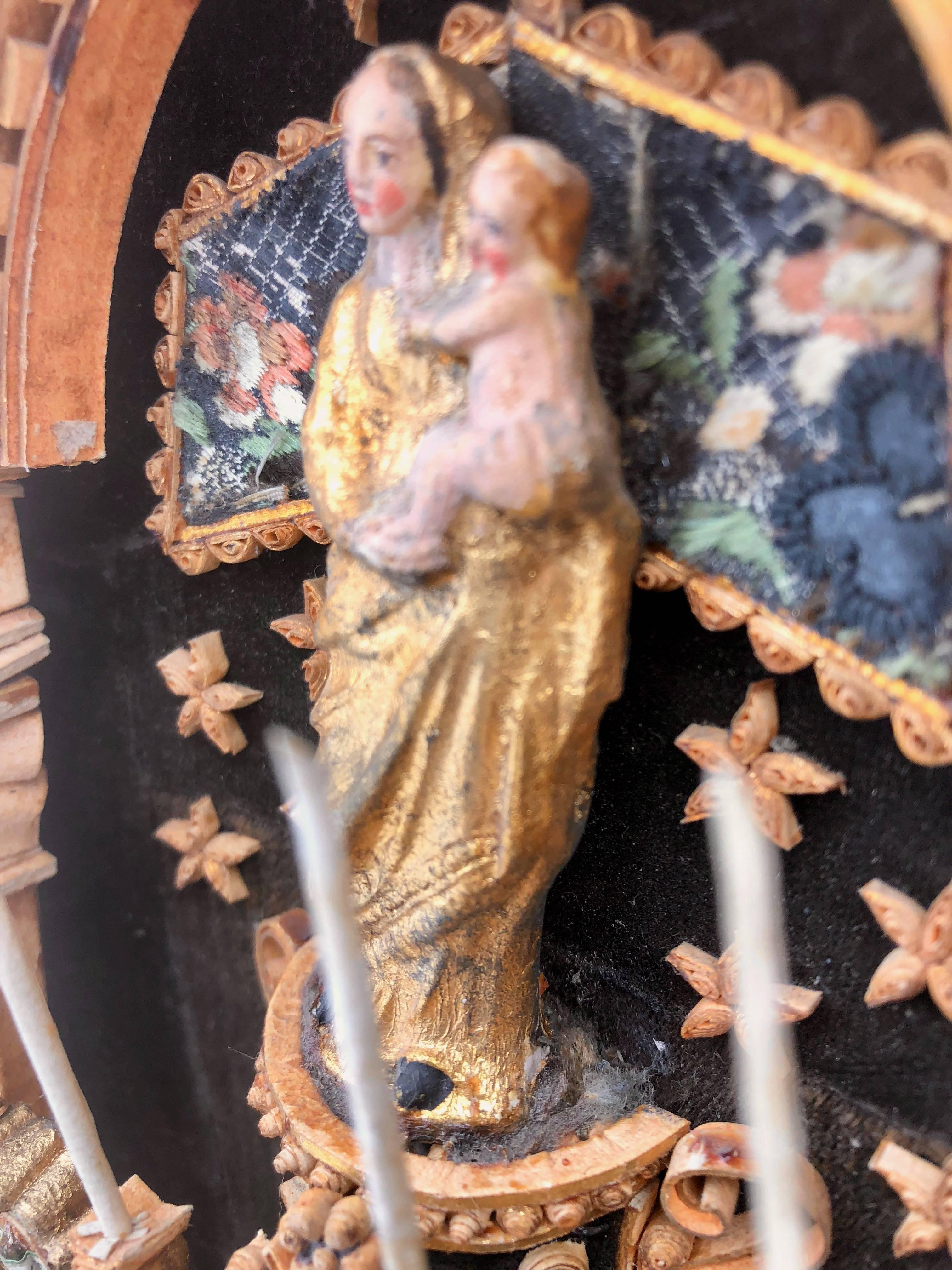 French Antique Reliquary with a Statue of Mary and Infant Jesus, 1700s In Good Condition For Sale In Petaluma, CA