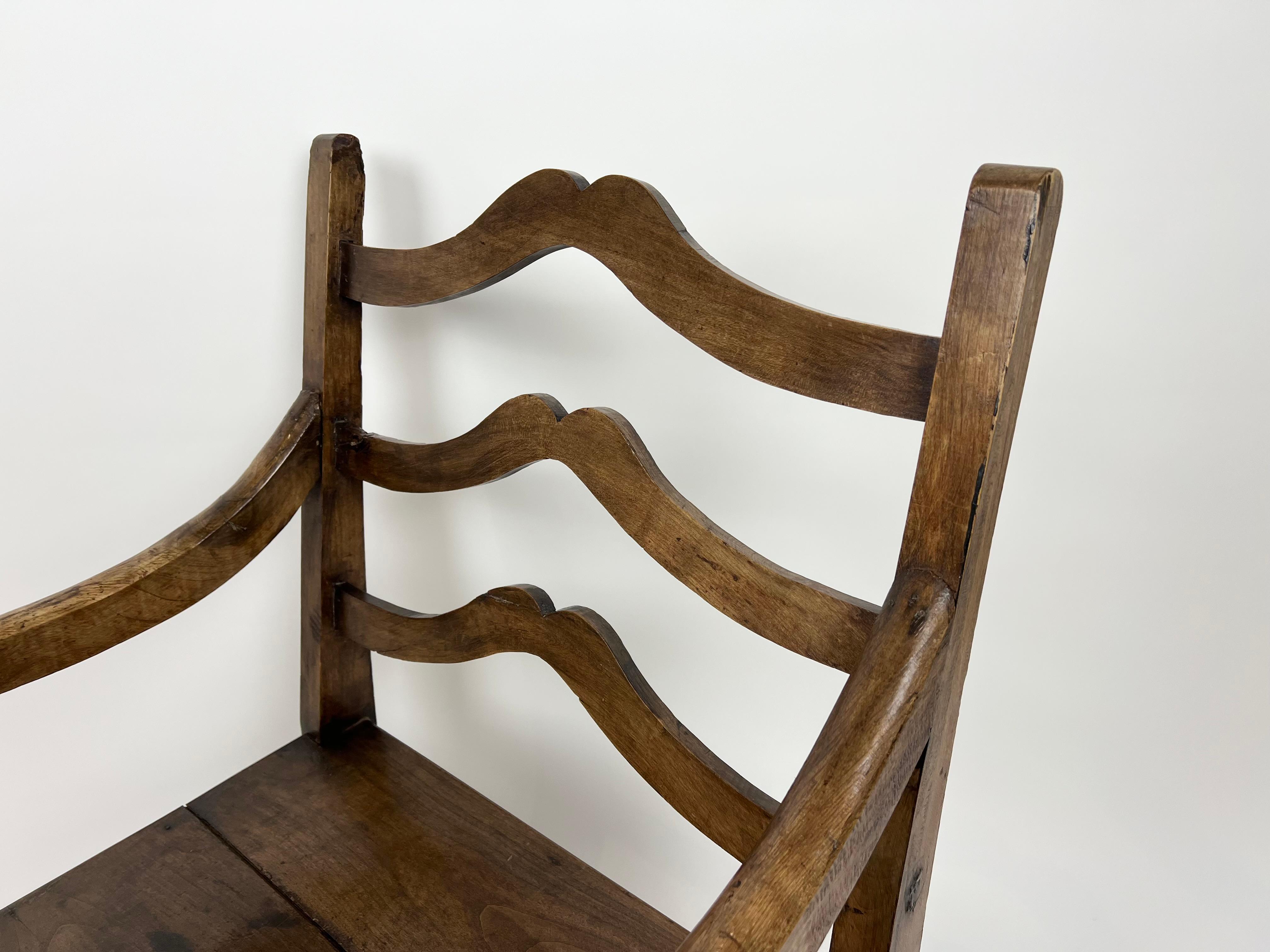 Sedia a braccio rustica francese del XVIII-XIX secolo in vendita 3