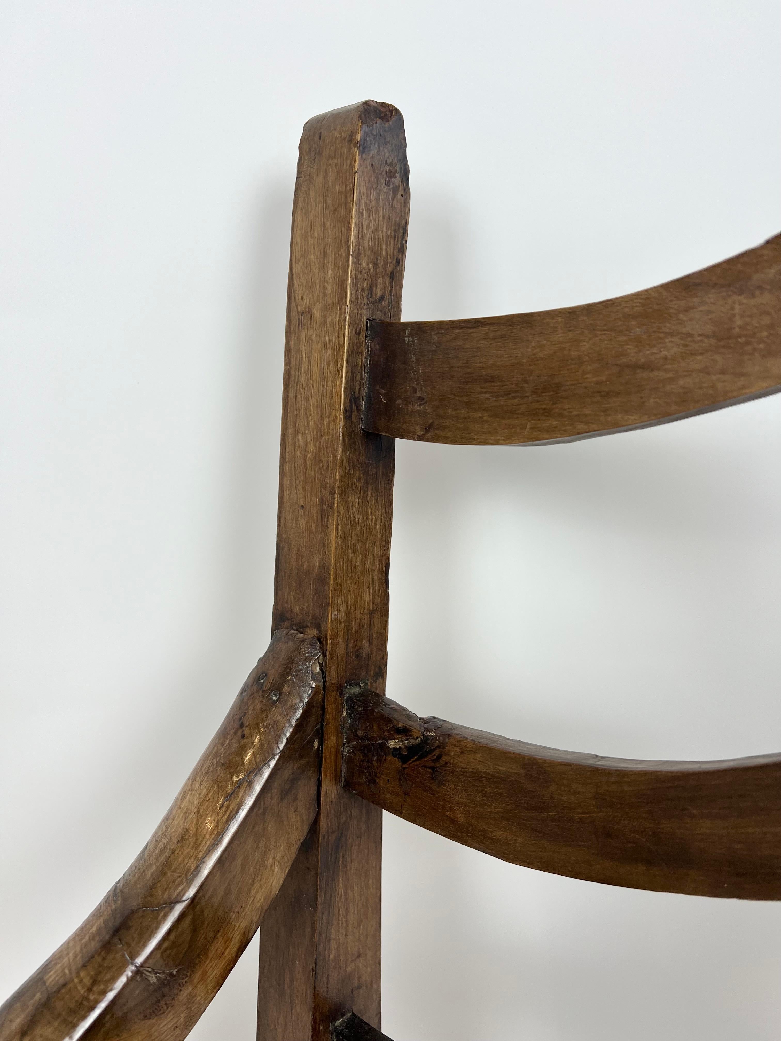 Sedia a braccio rustica francese del XVIII-XIX secolo in vendita 5