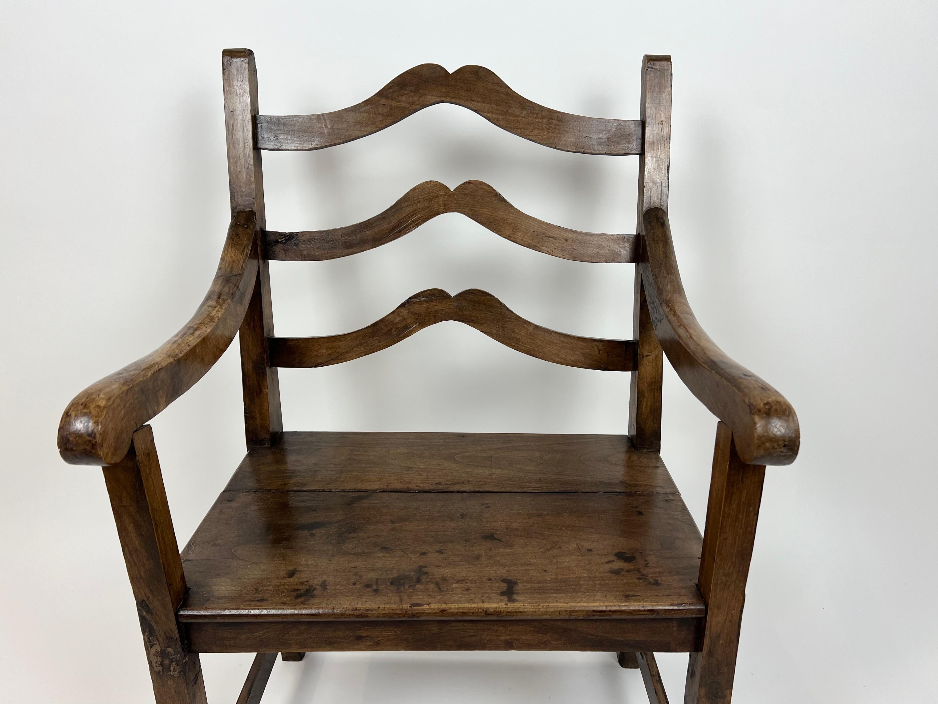 Sedia a braccio rustica francese del XVIII-XIX secolo in vendita 7