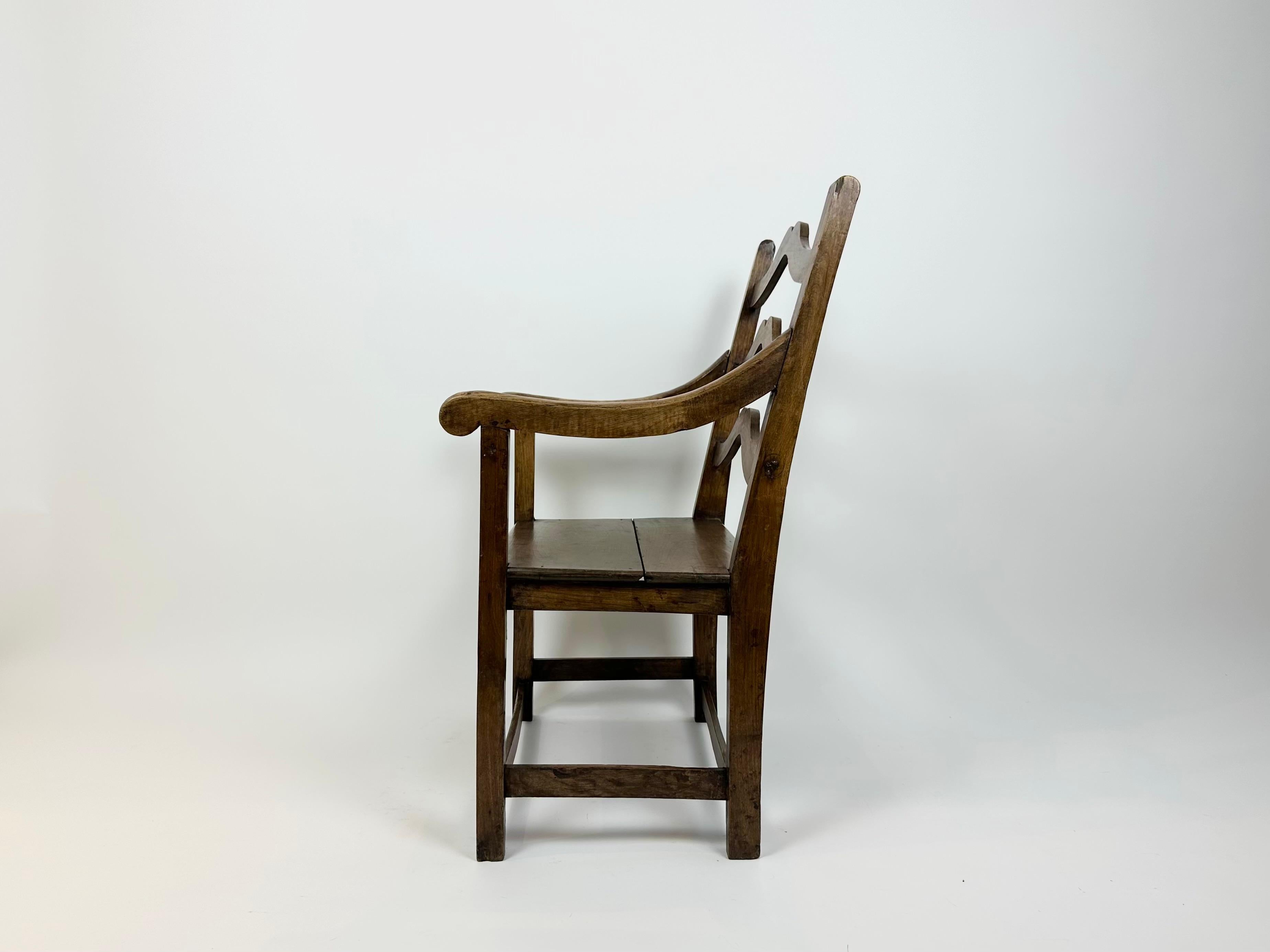 Sedia a braccio rustica francese del XVIII-XIX secolo in vendita 1