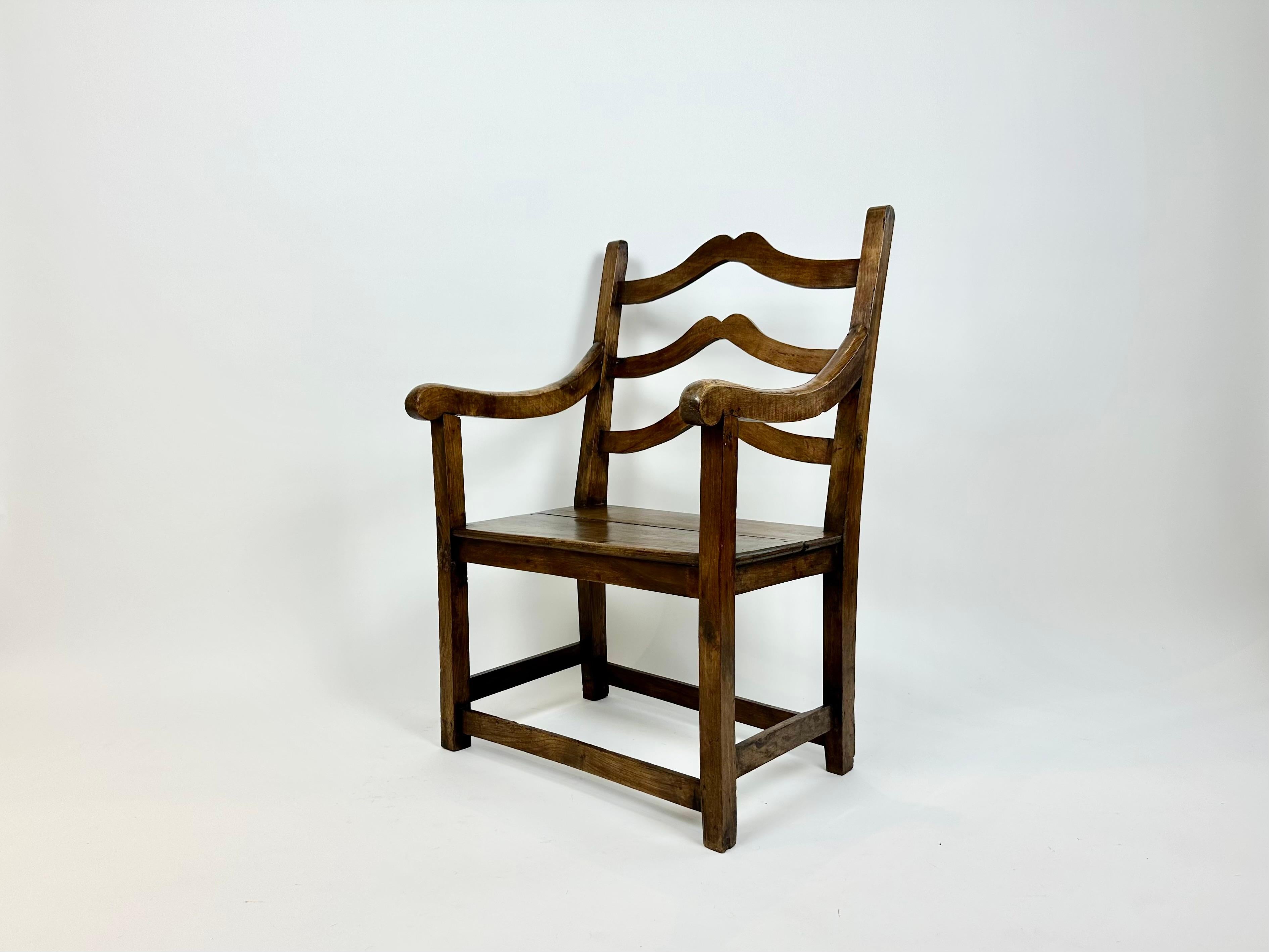 Sedia a braccio rustica francese del XVIII-XIX secolo in vendita 2