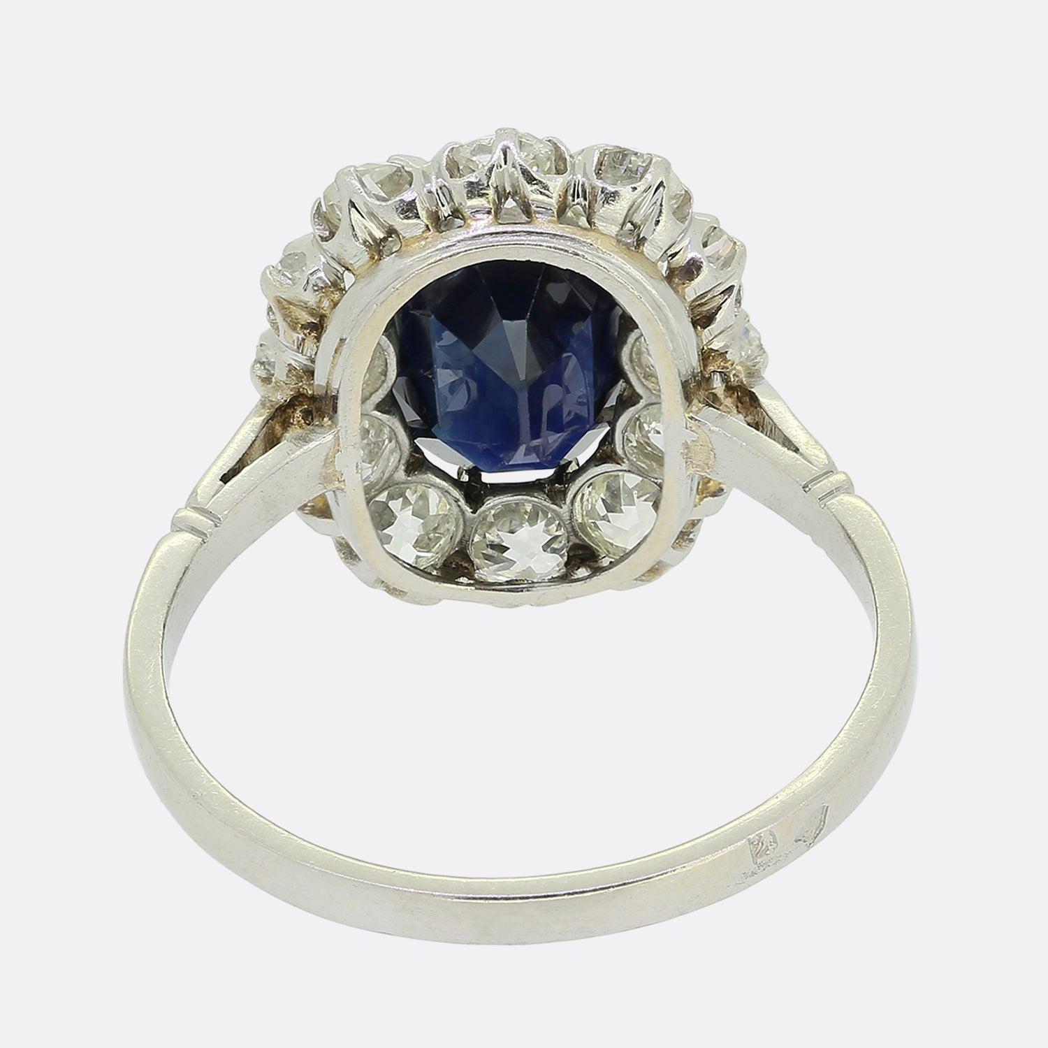 Antiker französischer Cluster-Ring mit Saphiren und Diamanten im Zustand „Gut“ im Angebot in London, GB