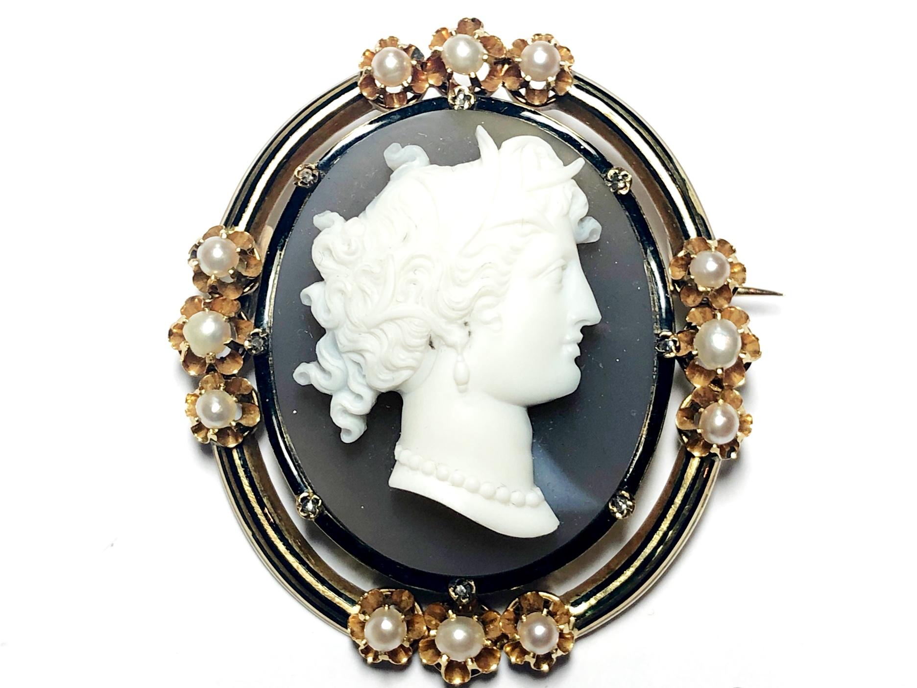 Victorien Broche camée française ancienne en sardonyx, perles, émail et or en vente