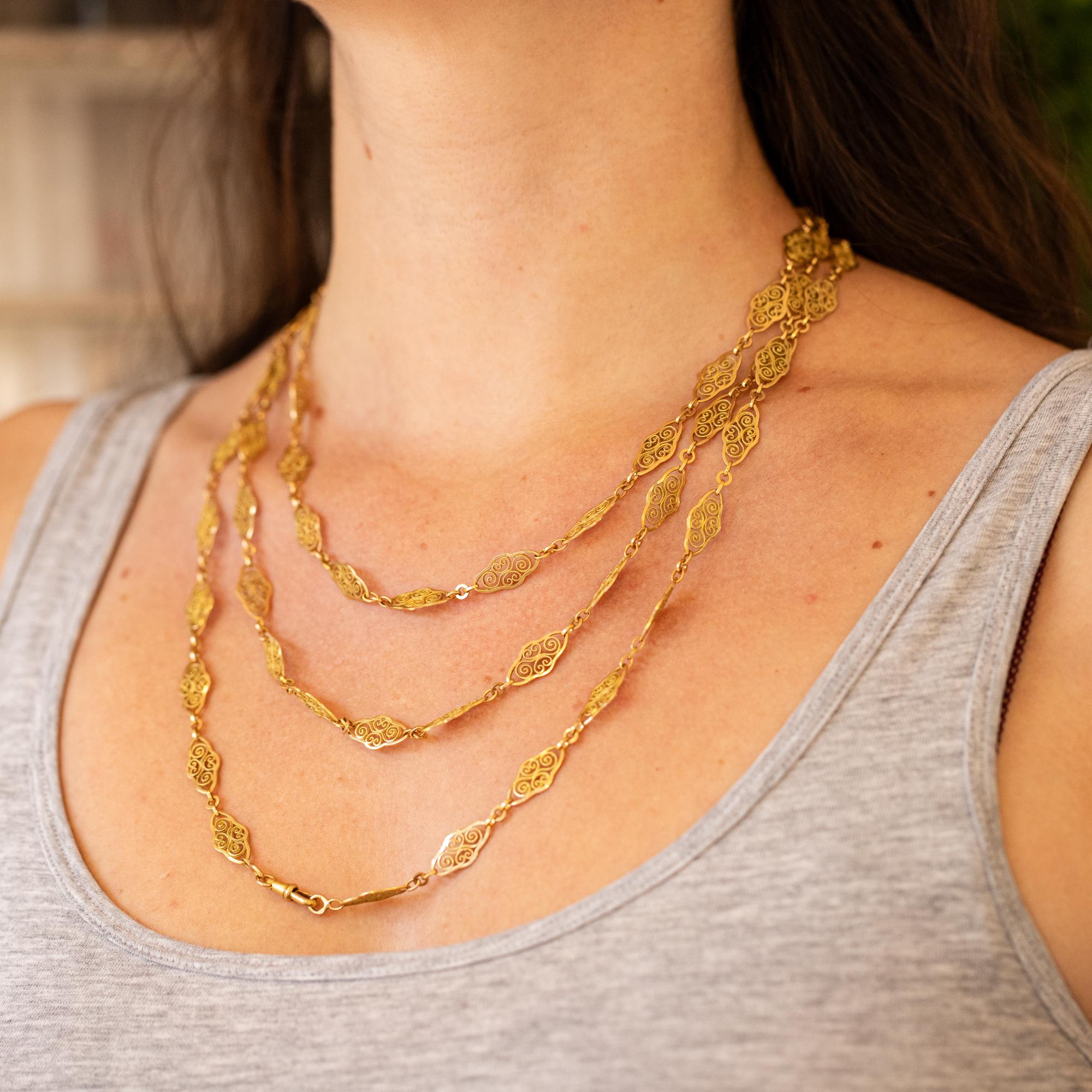 For sale is this lovely 18 K yellow gold Sautoire necklace that can be worn as a single, double or triple stand thanks to its length. This elegant necklace consists out alternating simpler and fancy looking links with lovely filligree scroll