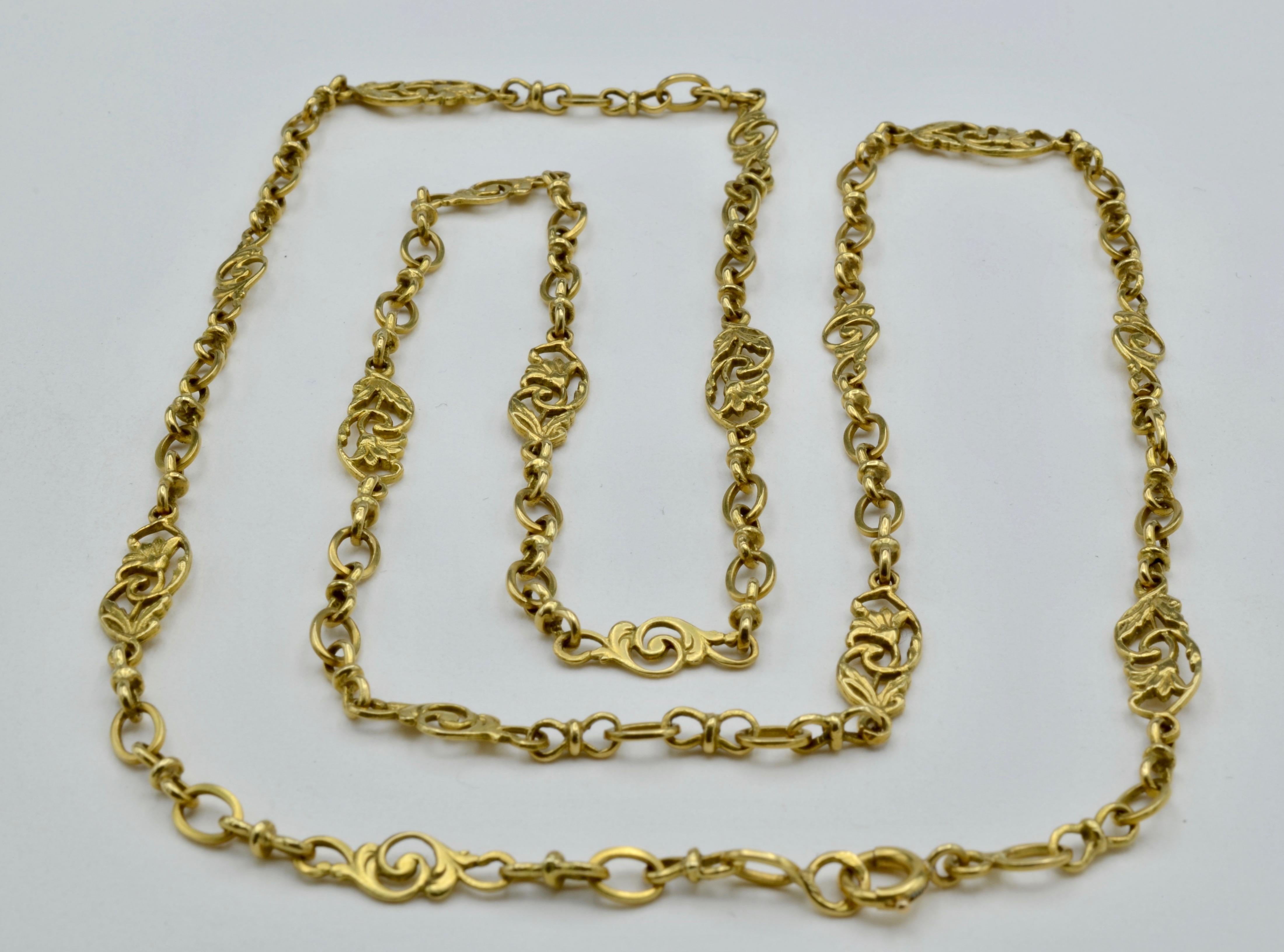 Art Nouveau French Antique Sautoir Yellow Gold Chain Link Necklace with Lillies and Vines