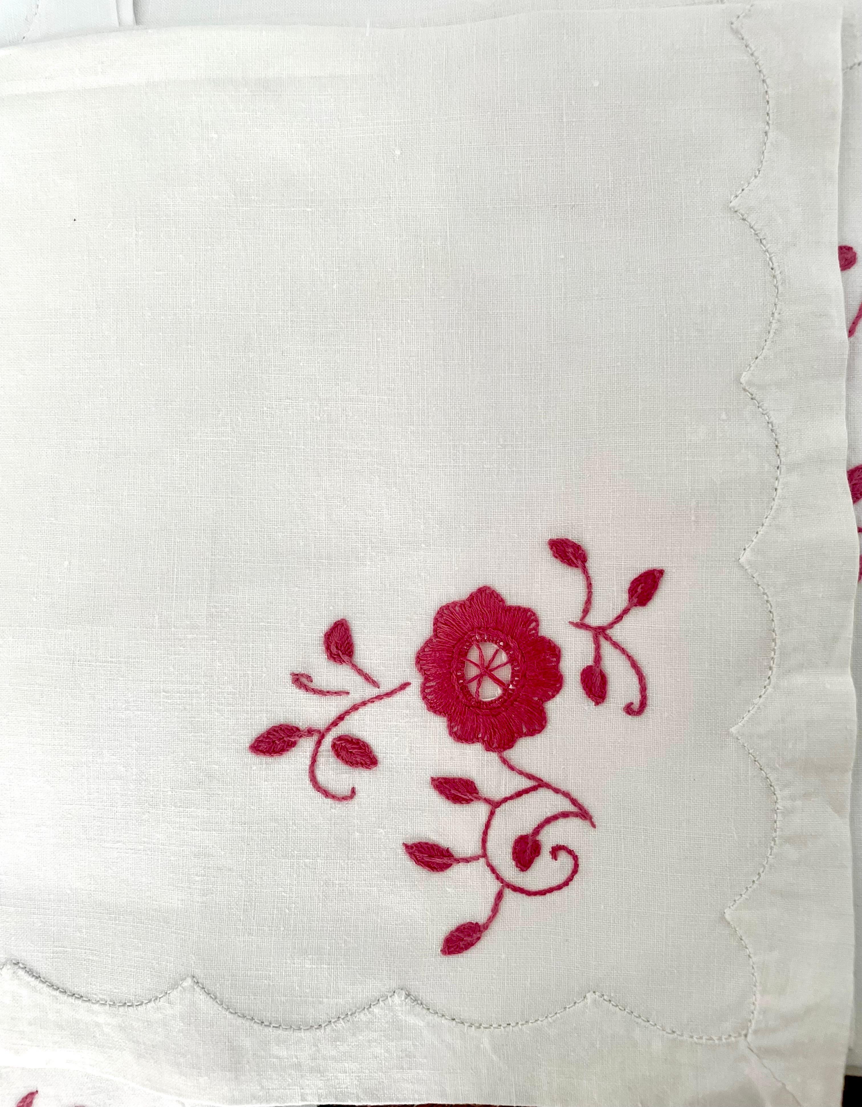 Hand-Carved French Antique Set 14 White Linen Napkins Embroidered Red Rose 1900 Art Nouveau For Sale
