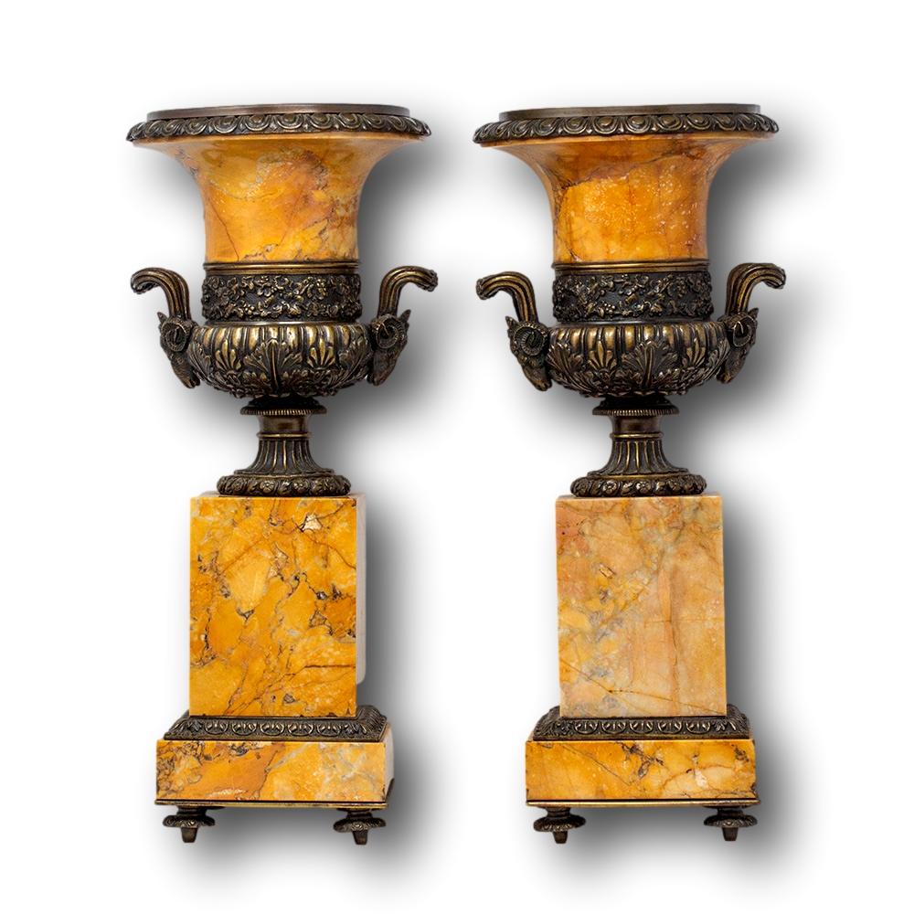 Urnas Tazza Francesas Antiguas de Siena de Mármol y Bronce Tallado a mano en venta