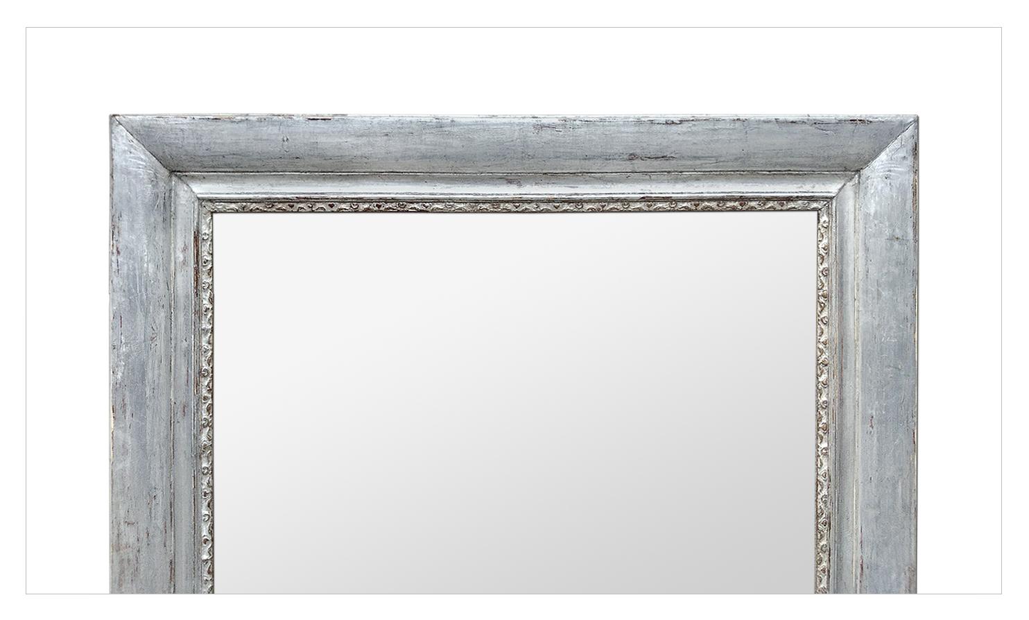Französischer antiker Kaminsims-Spiegel aus versilbertem Holz, 19. Jahrhundert (Louis Philippe) im Angebot