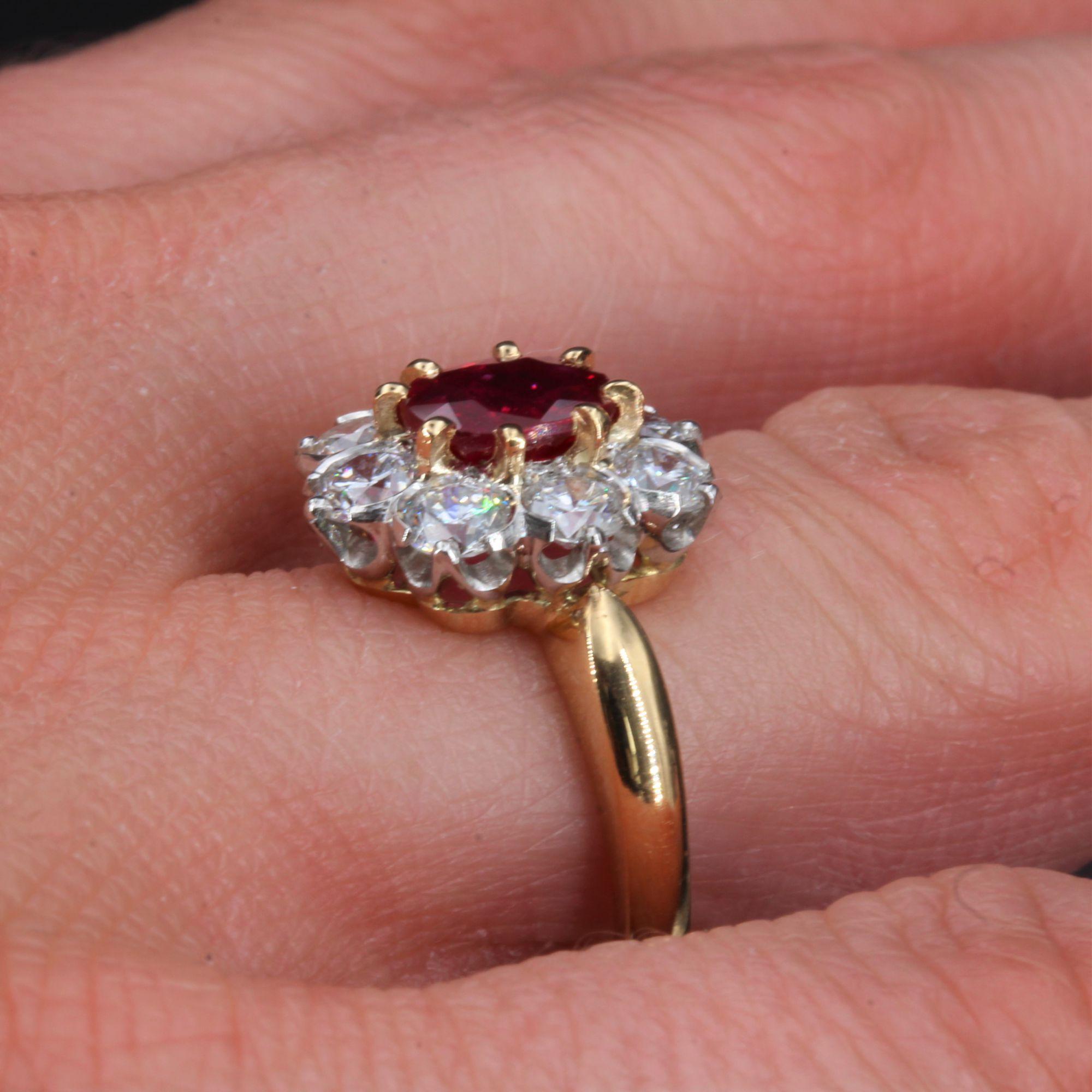 Women's French Antique Style Ruby Diamonds 18 Karat Yellow Gold Daisy Ring