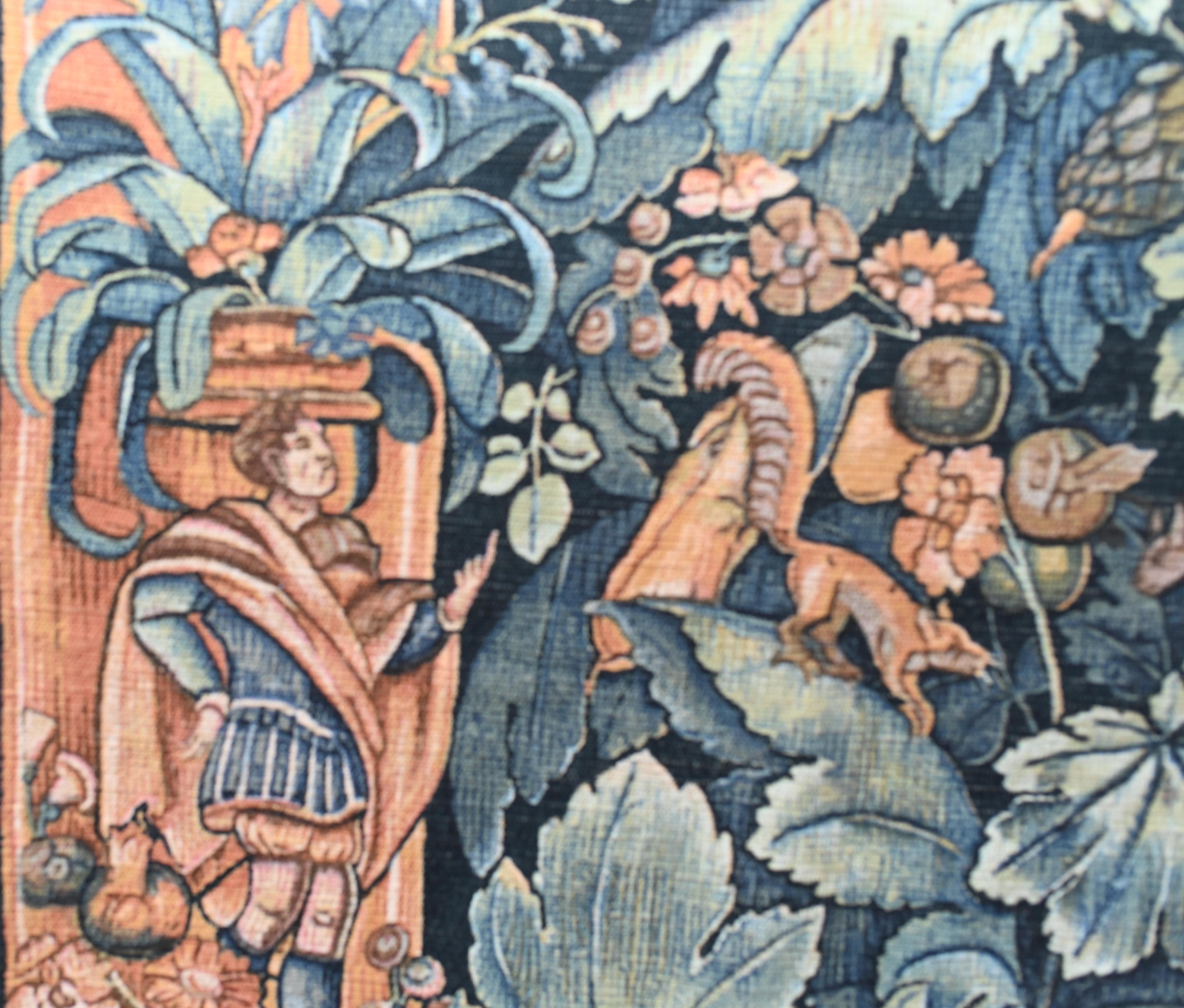 Stai visualizzando un intricato arazzo francese che raffigura un cervo tra fogliame e fiori.
Ottimo abbinamento di colori con i blu e i rosa
Le dimensioni sono buone: oltre un metro e mezzo di larghezza - 124 CM
Si tratta di un arazzo a verdure
