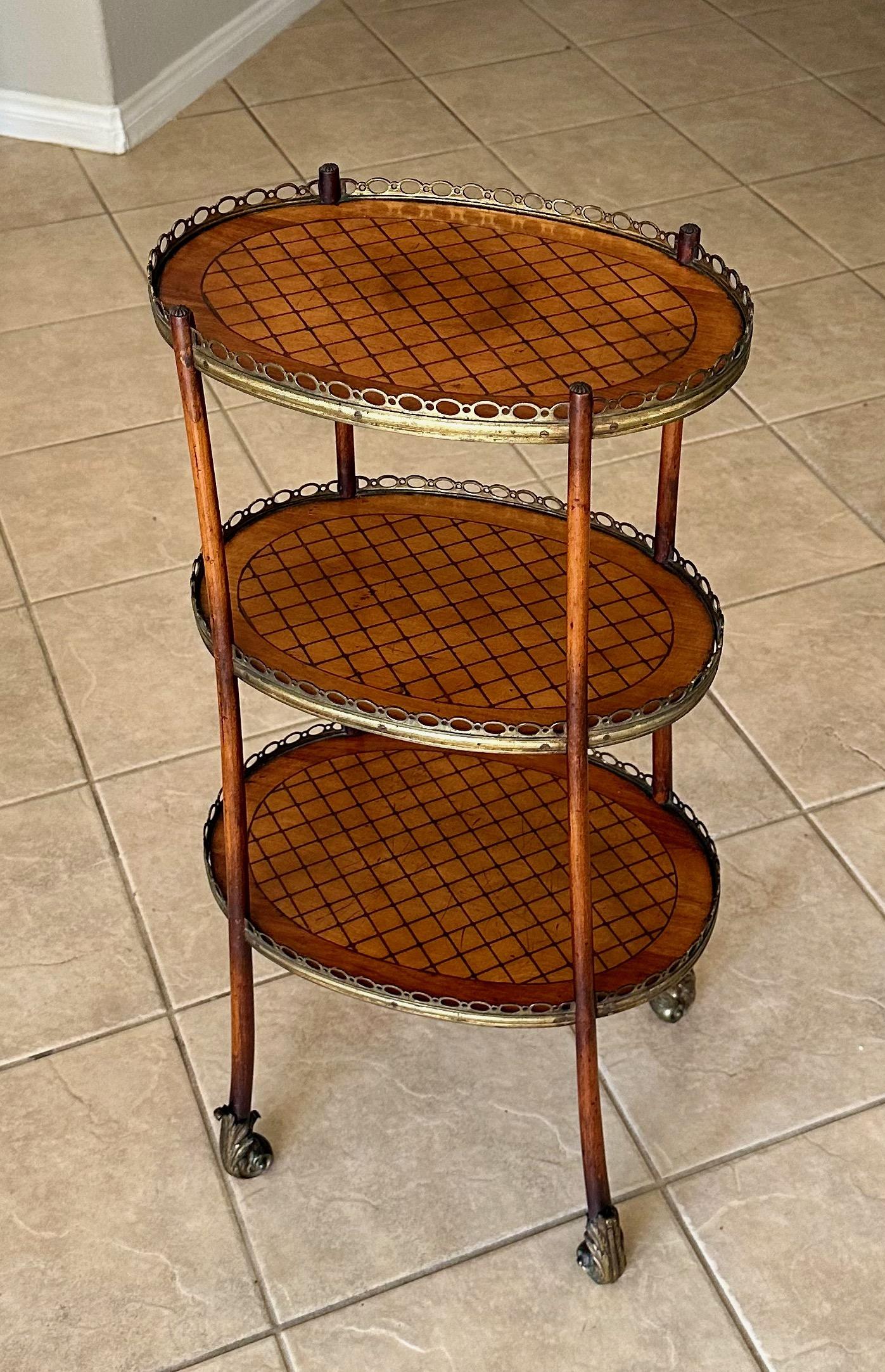 Estantería francesa antigua de parquet de tres pisos en venta 5