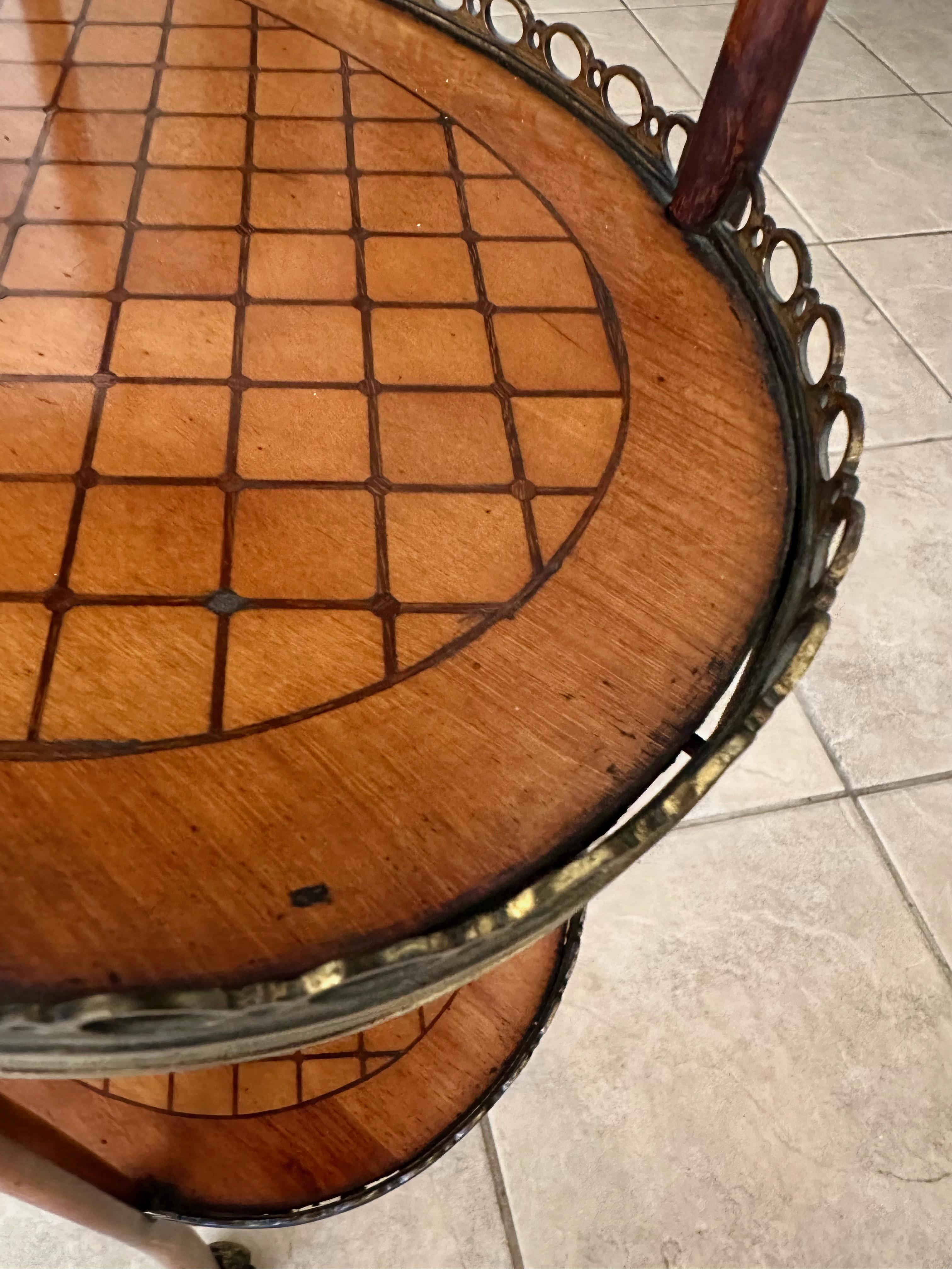 Estantería francesa antigua de parquet de tres pisos en venta 7