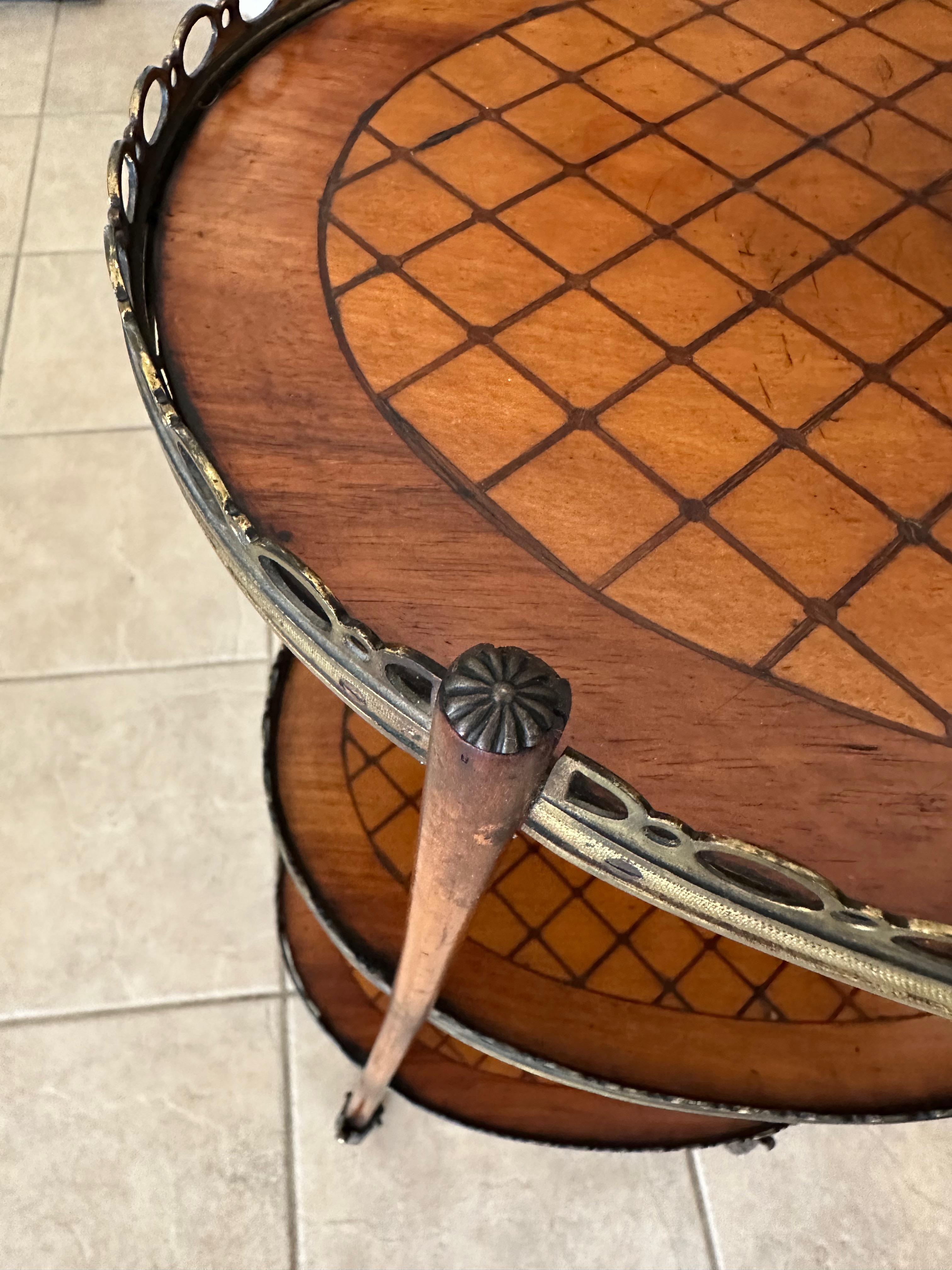 Estantería francesa antigua de parquet de tres pisos en venta 9