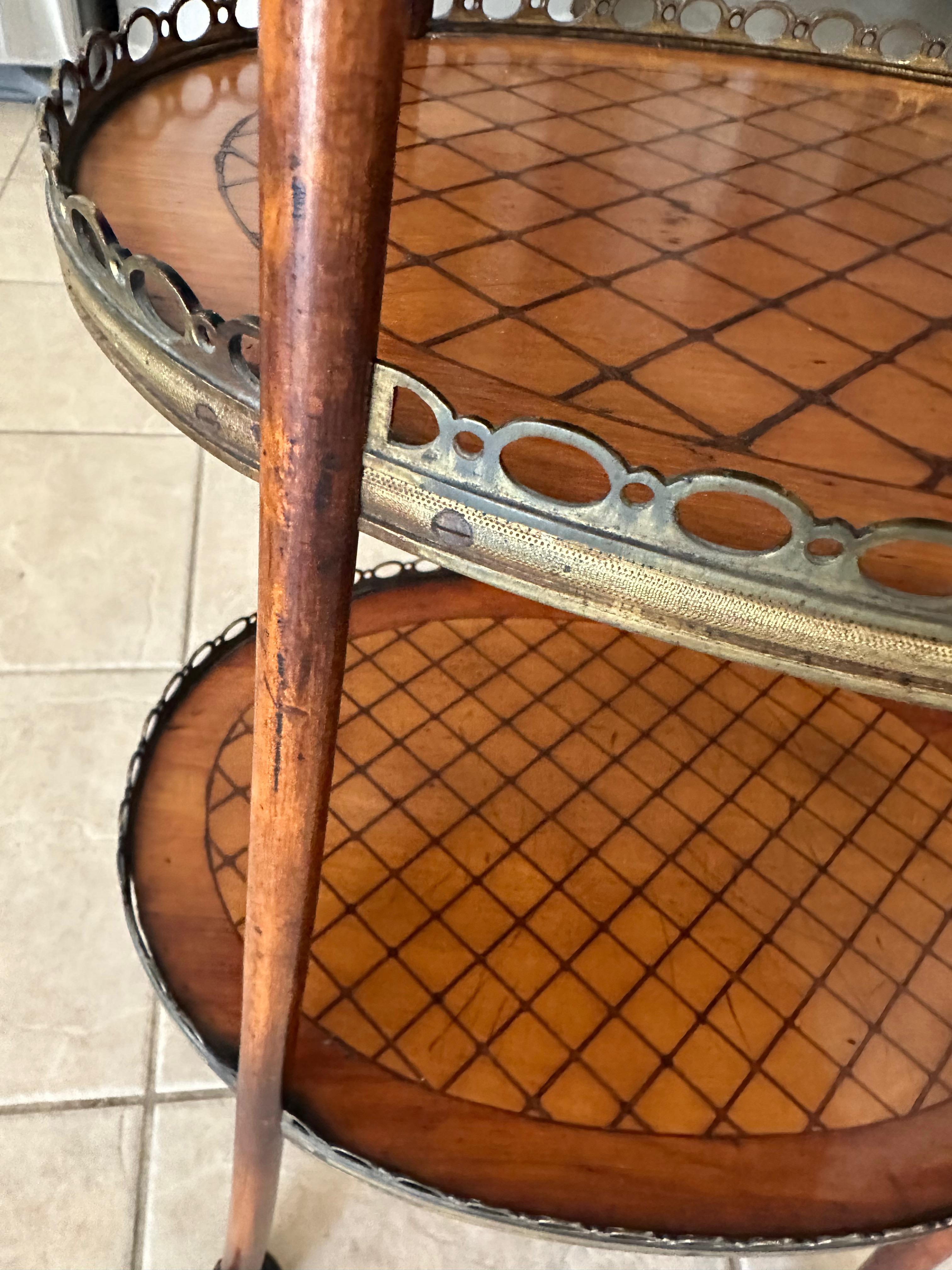 Estantería francesa antigua de parquet de tres pisos en venta 10