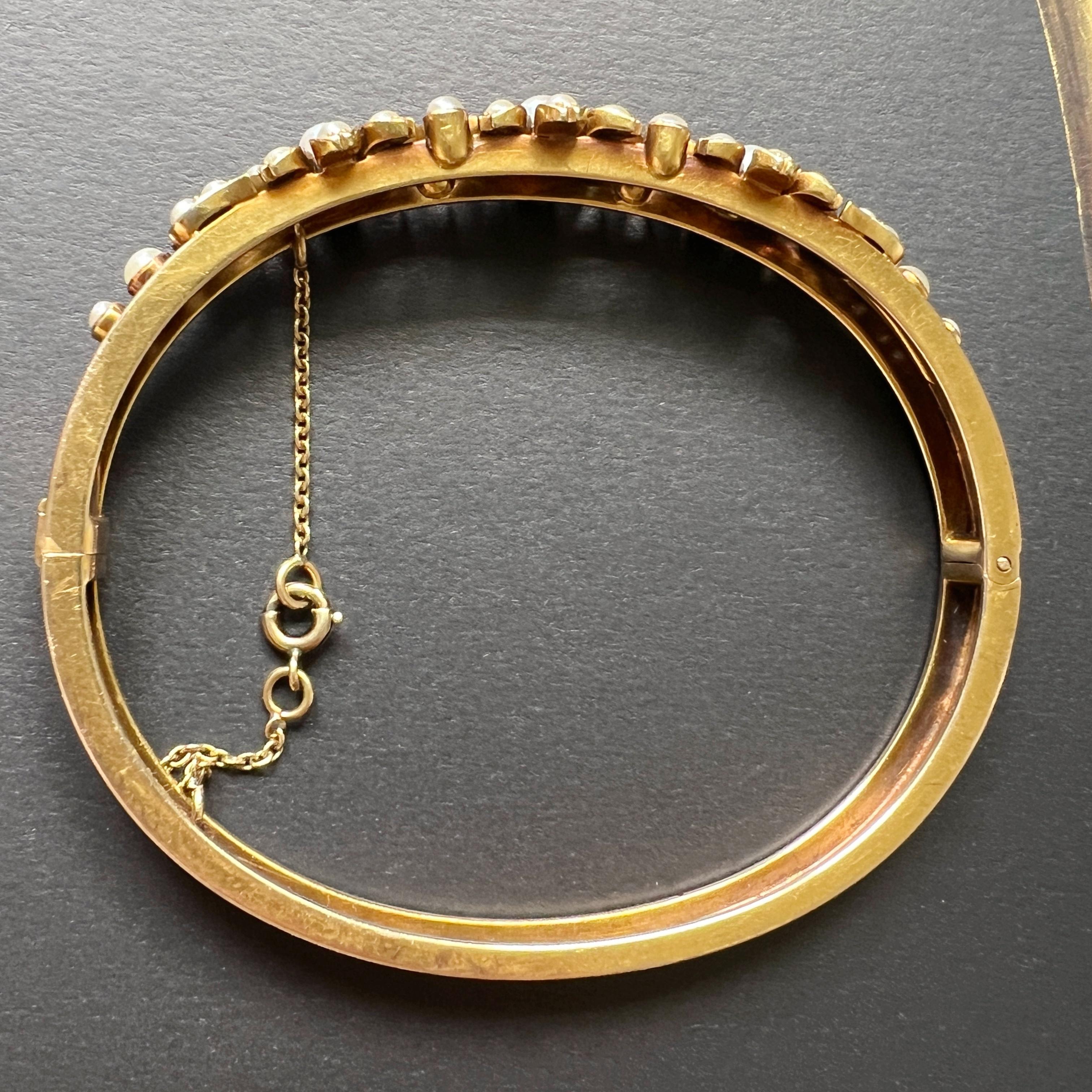 Bracelet jonc victorien français ancien en or 14 carats avec perles et fleurs en vente 5
