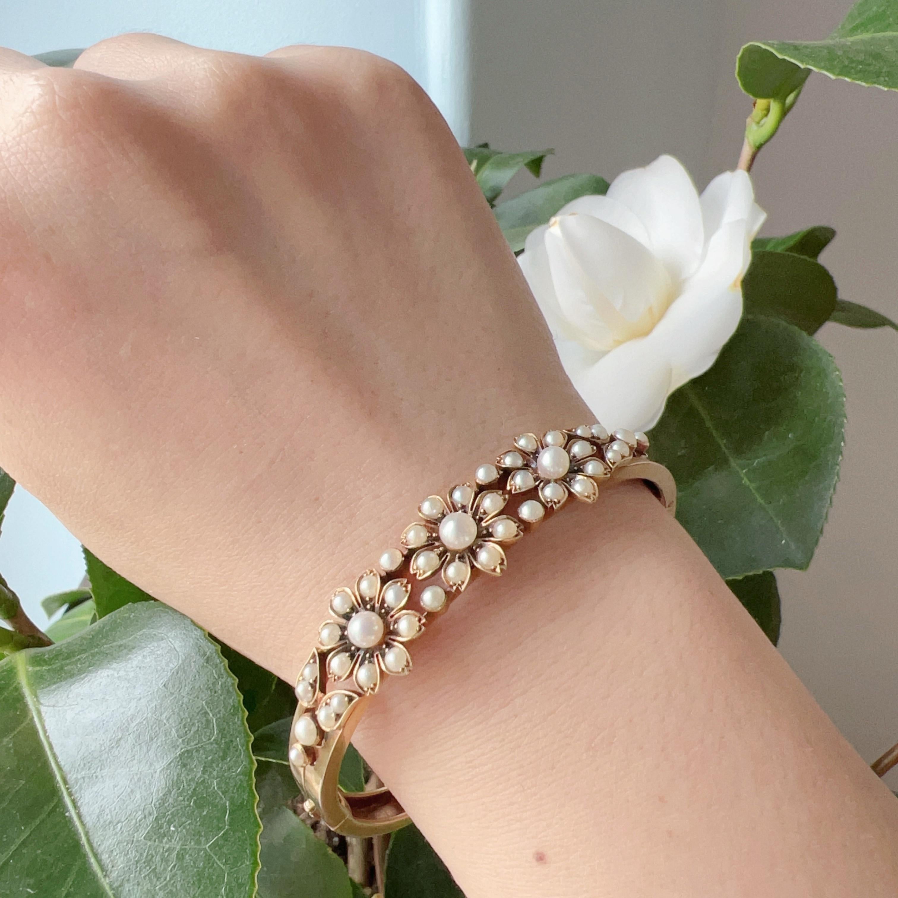 Bracelet jonc victorien français ancien en or 14 carats avec perles et fleurs Bon état - En vente à Versailles, FR