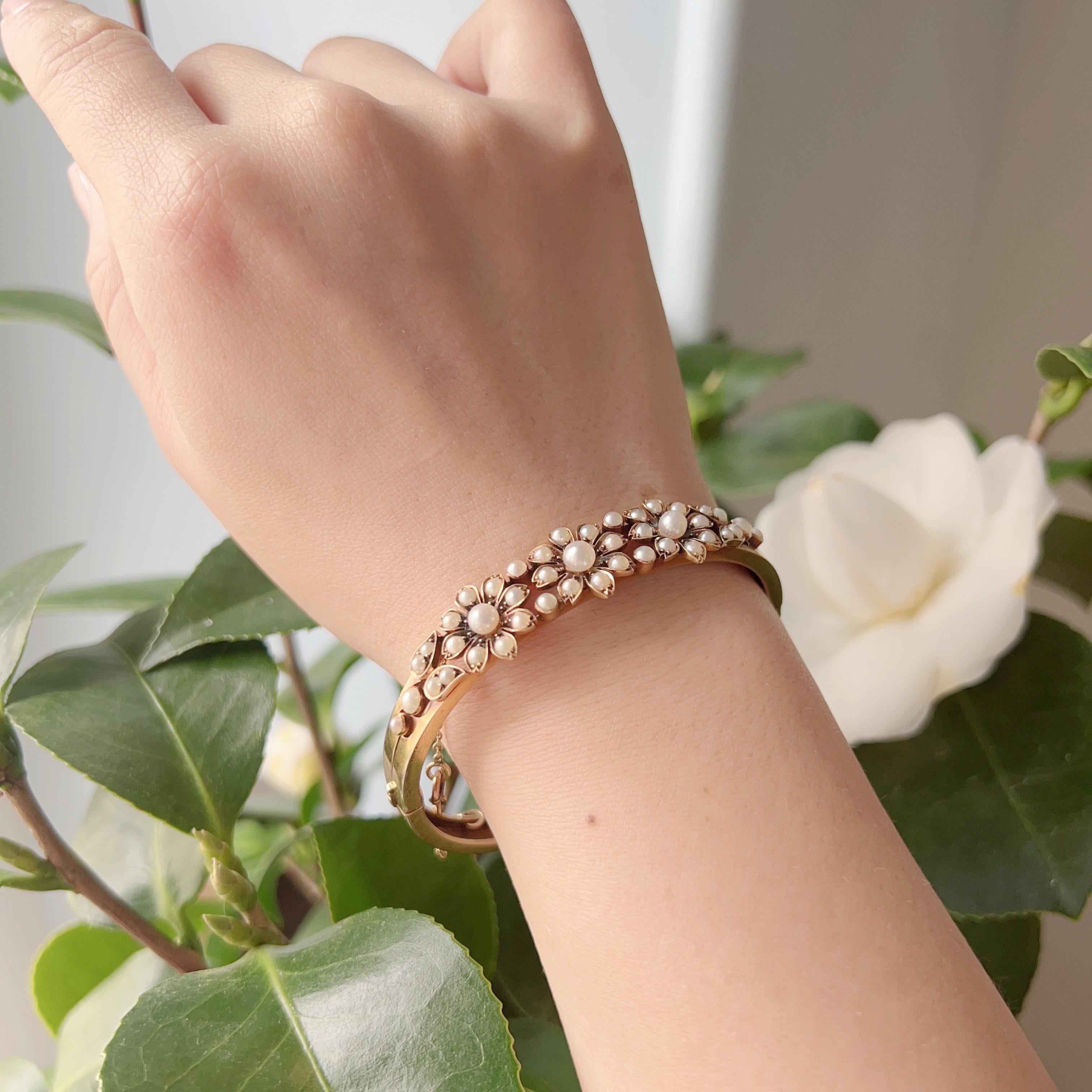 Bracelet jonc victorien français ancien en or 14 carats avec perles et fleurs Unisexe en vente