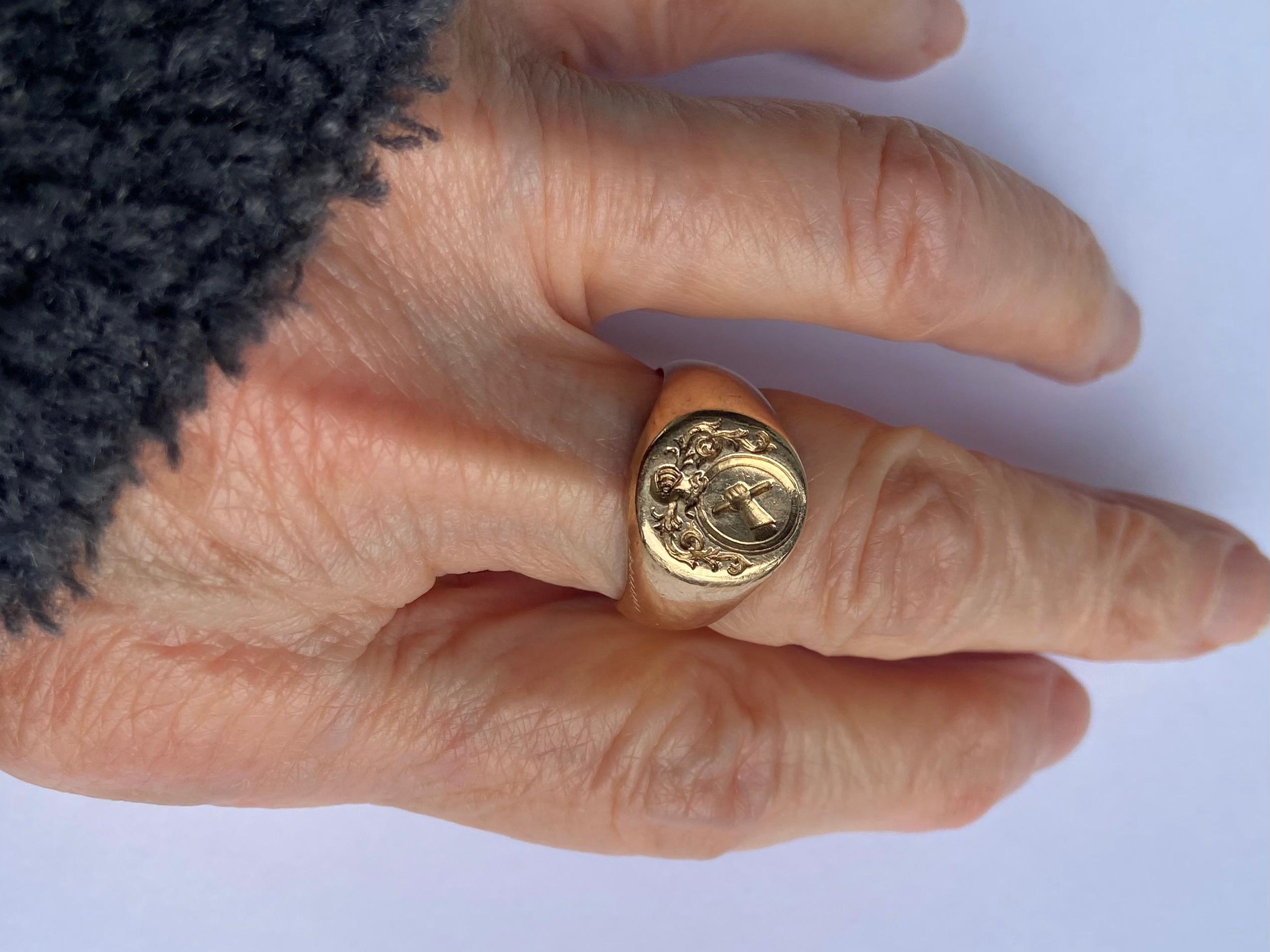 Women's or Men's French Antique Victorian 15 Kt Signet Ring For Sale