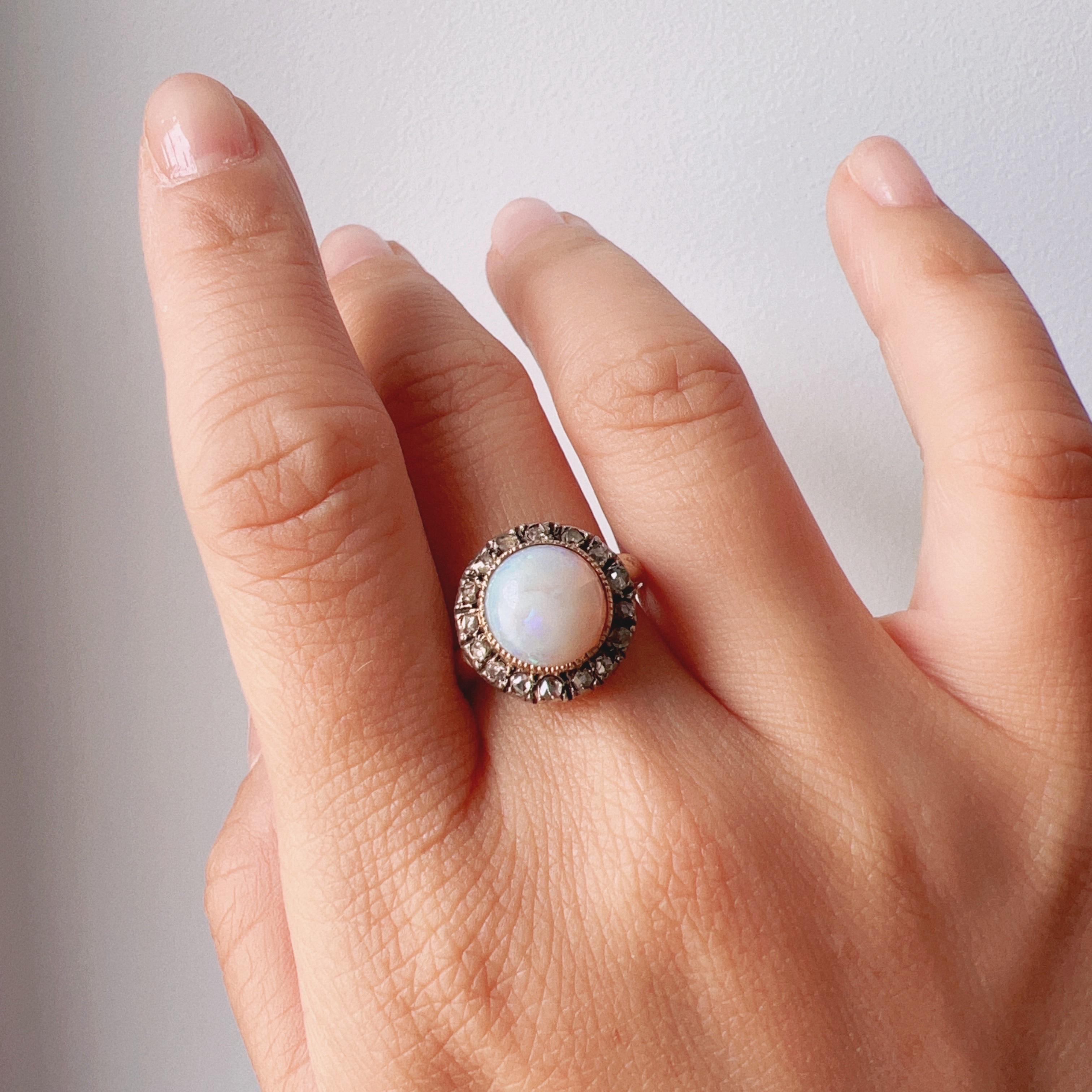 Französisch antiken viktorianischen Ära 18K Gold Opal Cabochon Diamant Halo Ring für Damen oder Herren im Angebot