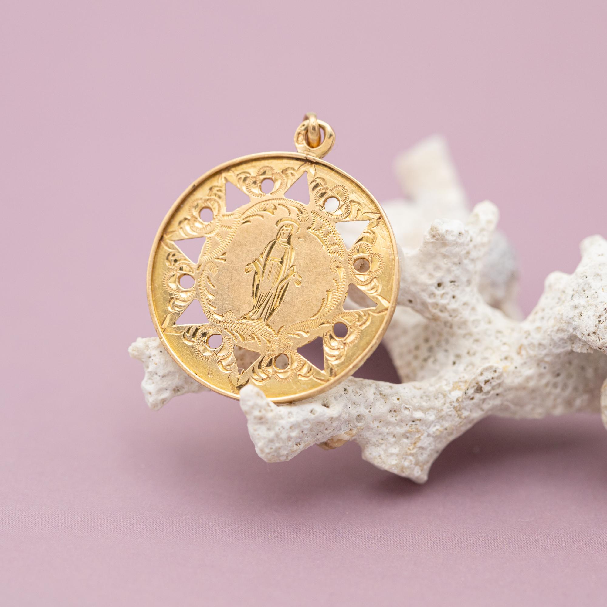 For sale is this marvellous mother Mary charm. This French charm depicts a lovely hand engraved Virgin Mary holding baby Jesus. This protecting medallion is crafted in 18 ct gold, has a bright and warm look and is marked with a rare french horse