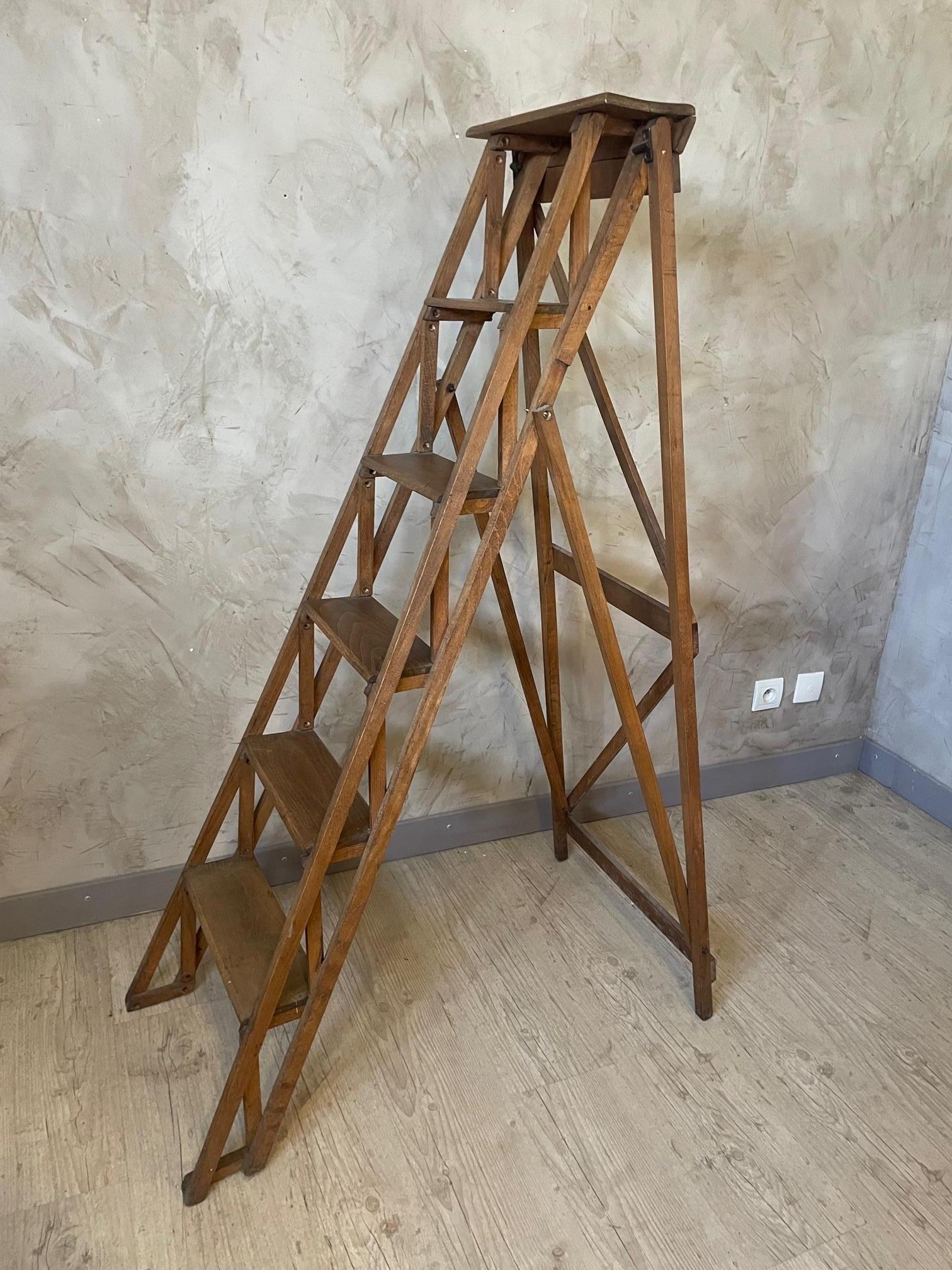 French Antique Walnut Folding Stepladder, 1920s In Good Condition In LEGNY, FR