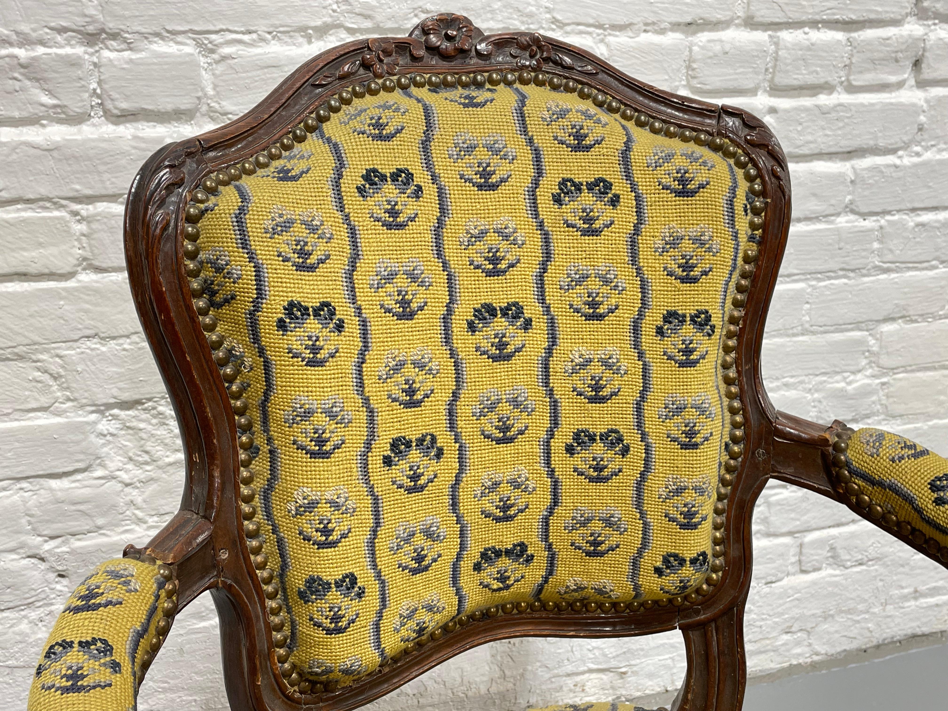French Antique Walnut Louis XV Armchair, c. 1770 For Sale 5