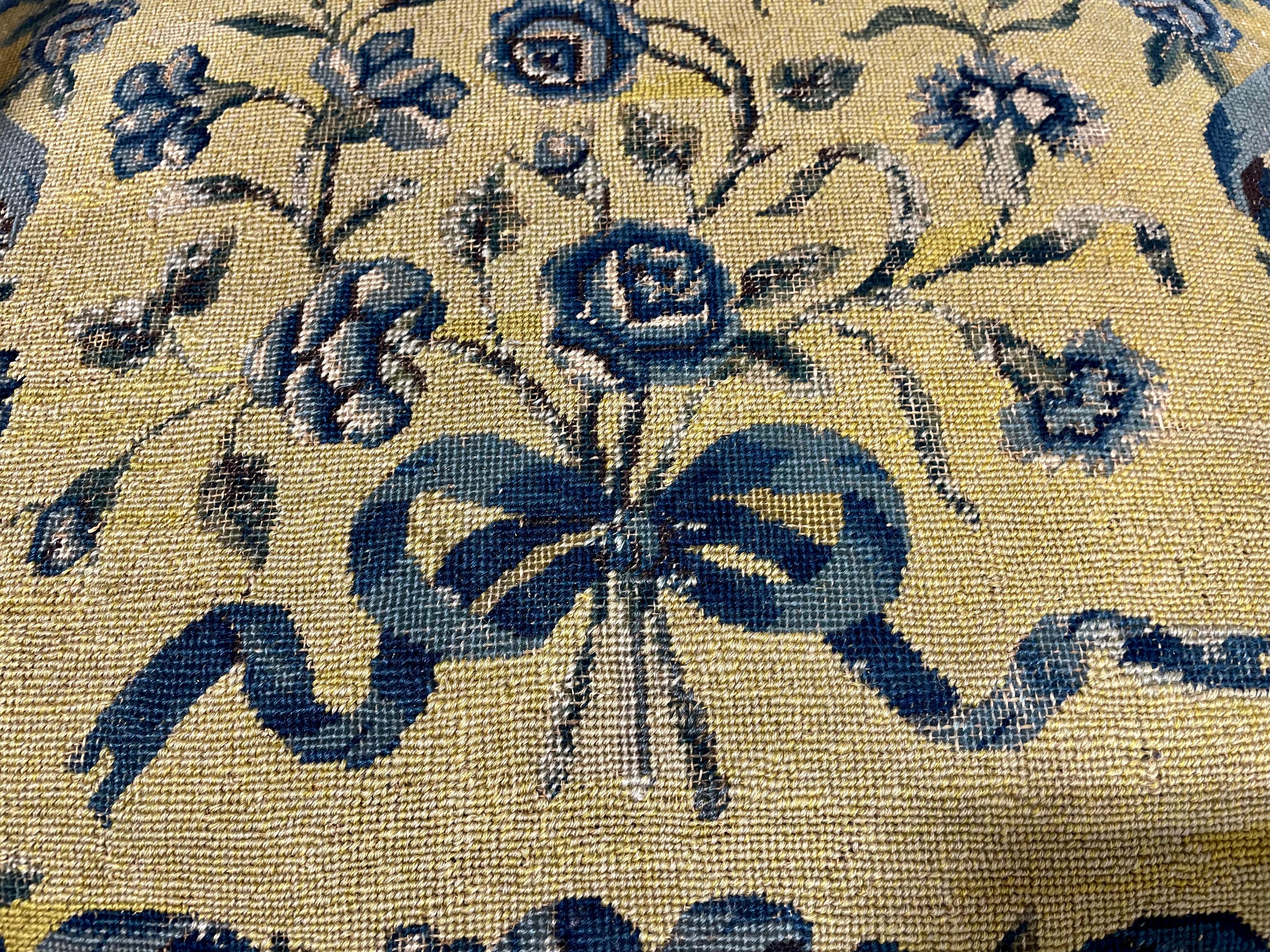 Fauteuil Louis XV français en noyer ancien, c. 1770 en vente 5