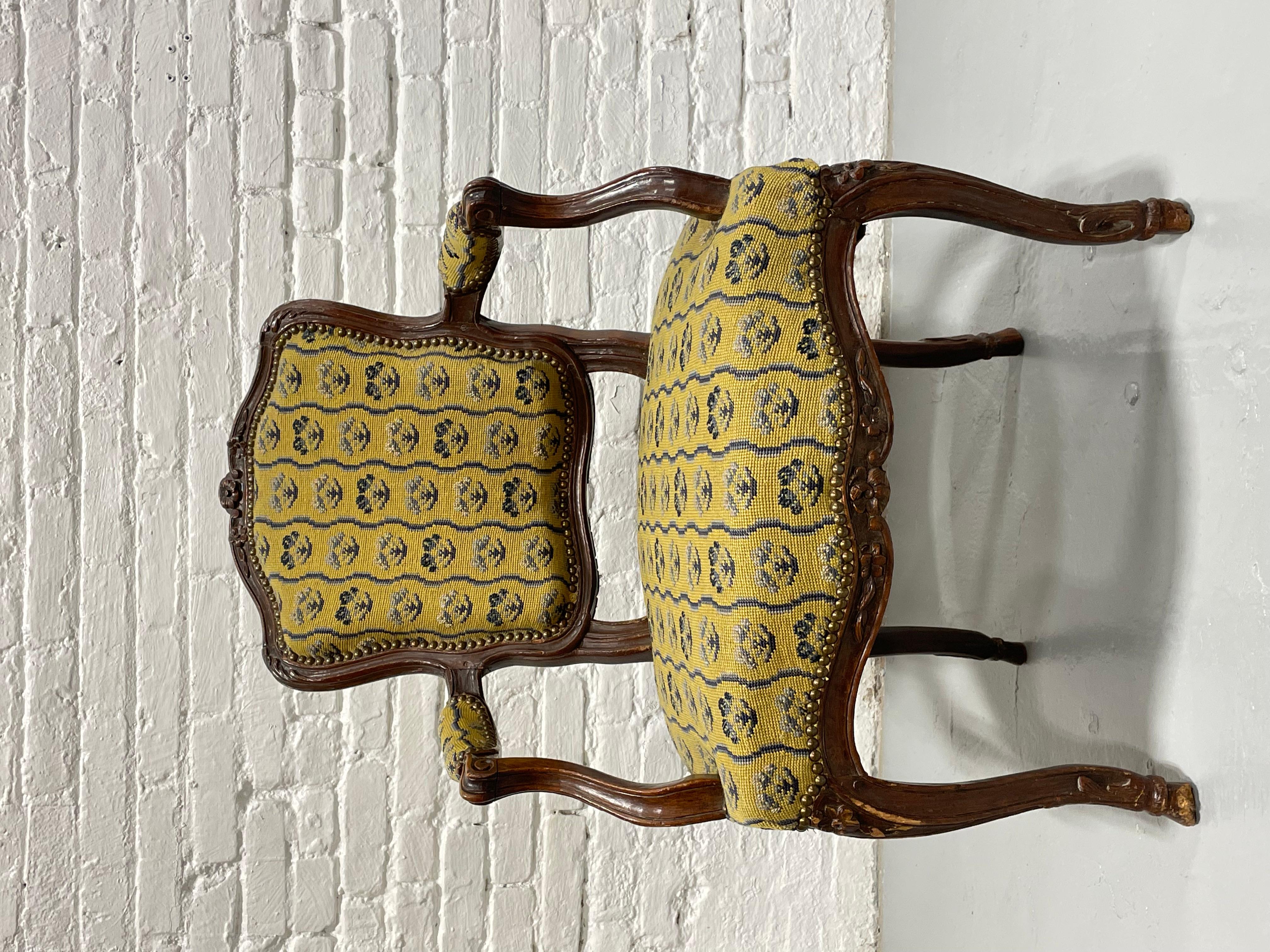 French Antique Walnut Louis XV Armchair, c. 1770 In Good Condition For Sale In Weehawken, NJ