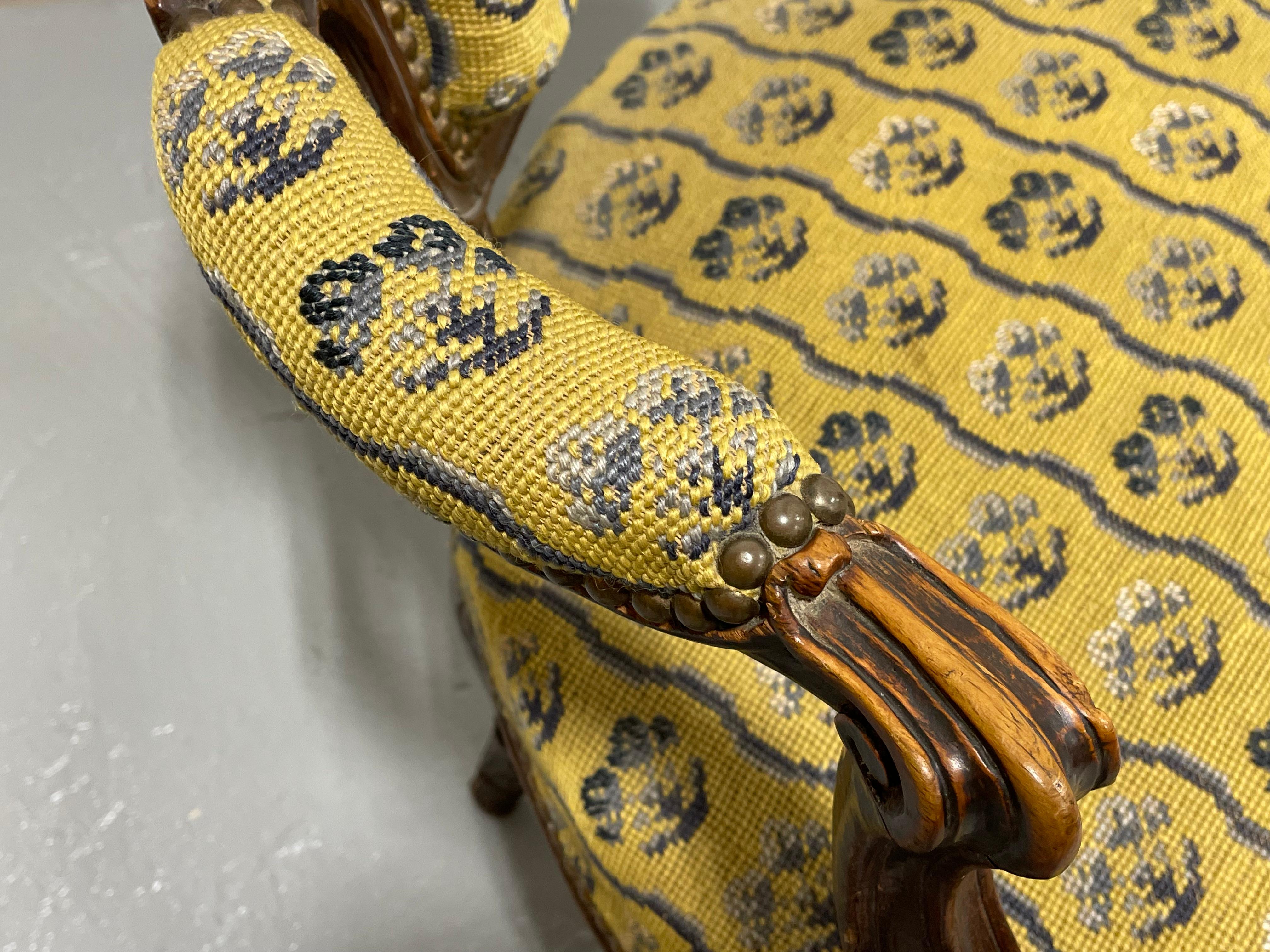 French Antique Walnut Louis XV Armchair, c. 1770 For Sale 1