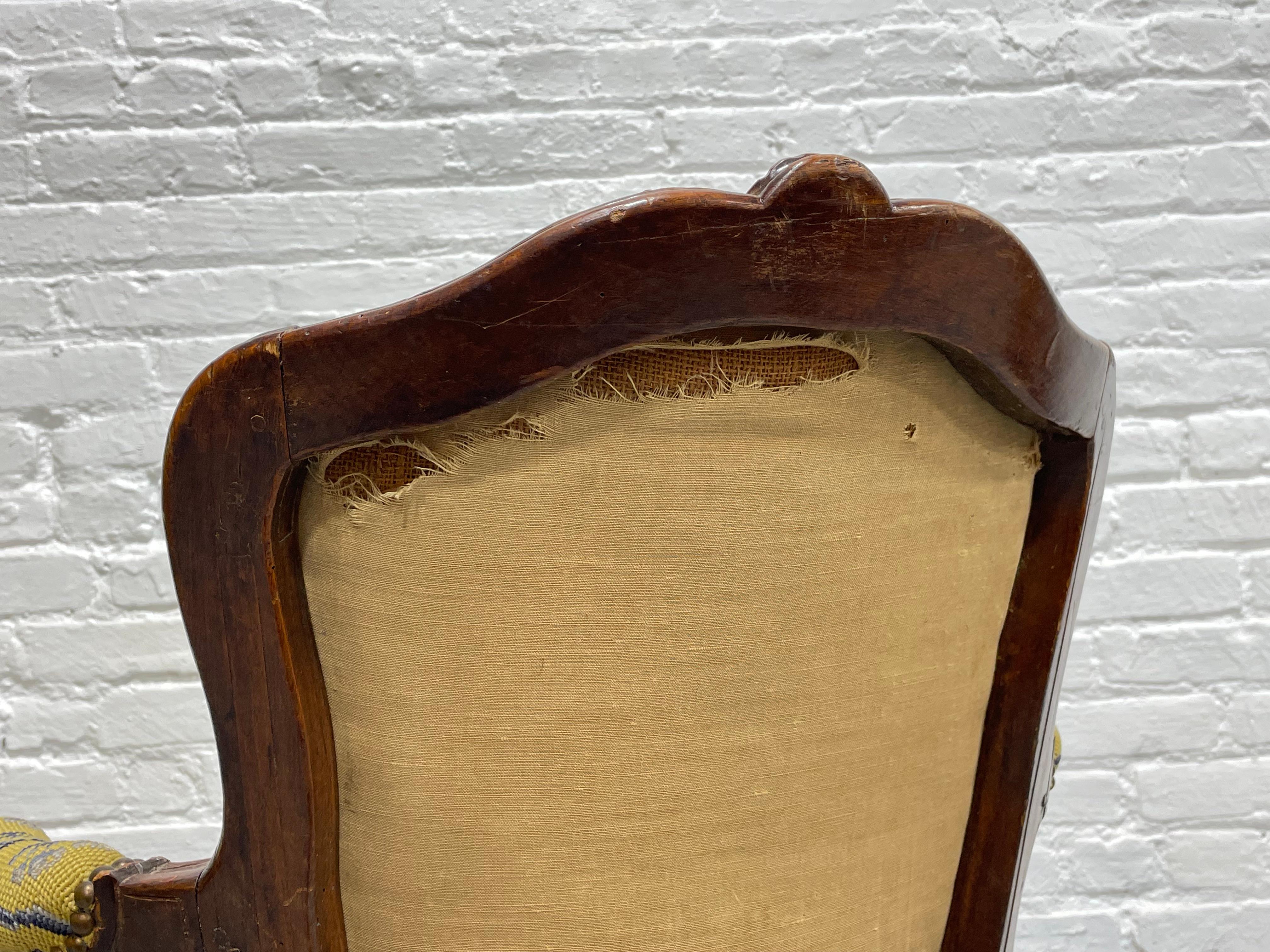 French Antique Walnut Louis XV Armchair, c. 1770 For Sale 4