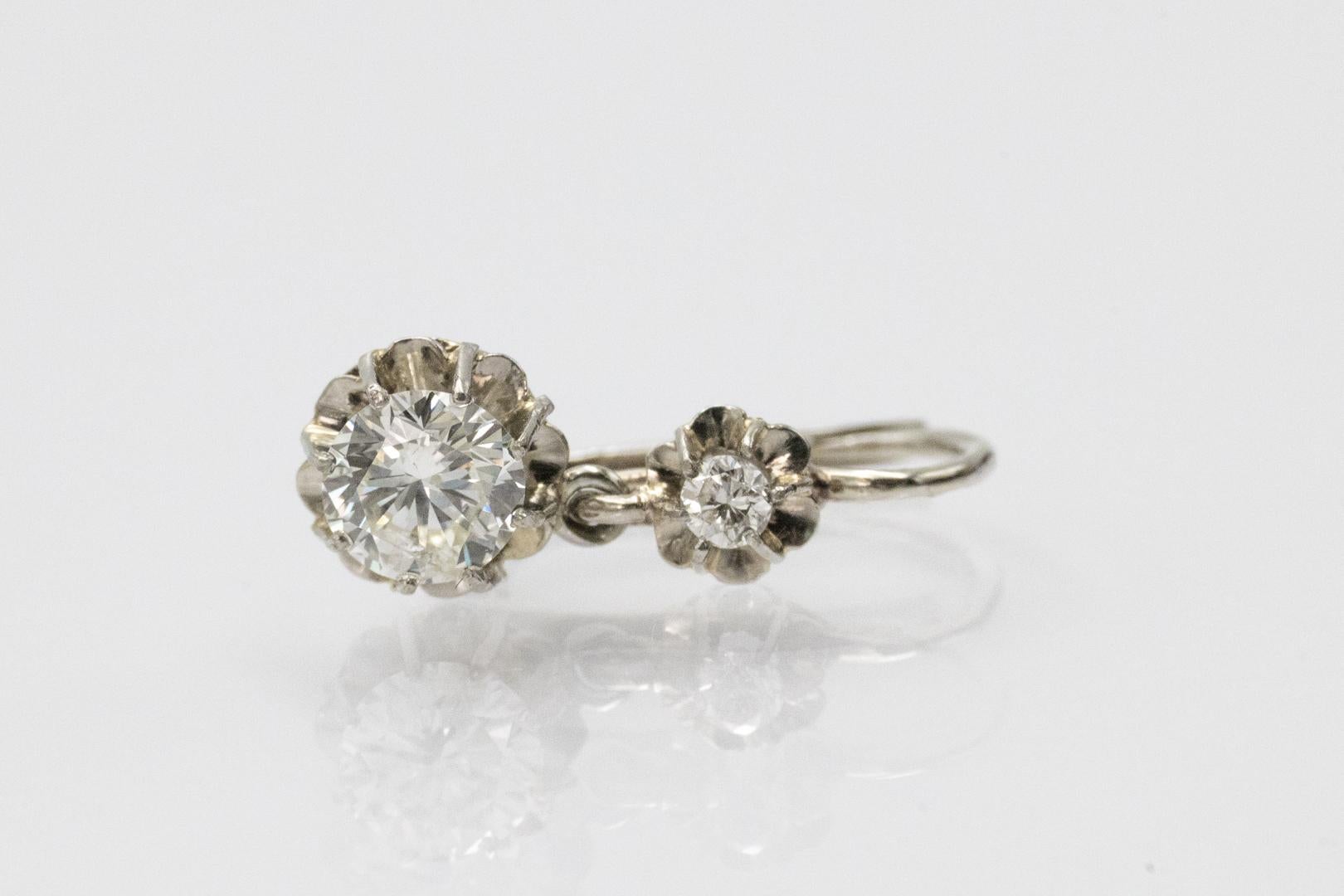 Französische Ohrringe aus antikem Weißgold mit 0,89 Karat Diamanten. im Zustand „Gut“ im Angebot in Chorzów, PL