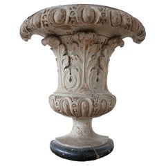 Französisches antikes dekoratives Urnenregal oder Sockel aus Holz 