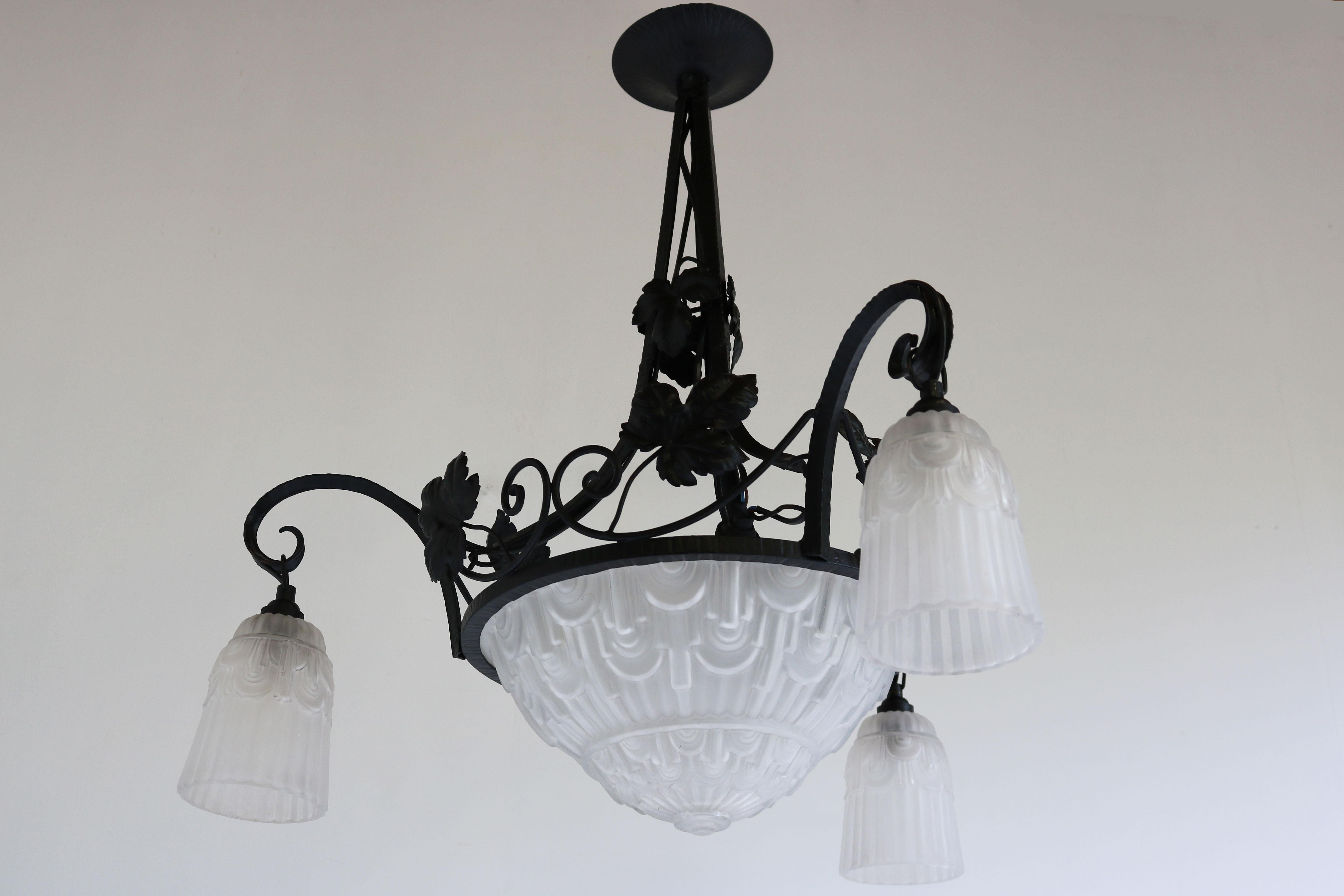 French Antique Wrought Iron Art Deco Chandelier 1930 Frosted Glass Geometric For Sale 3
