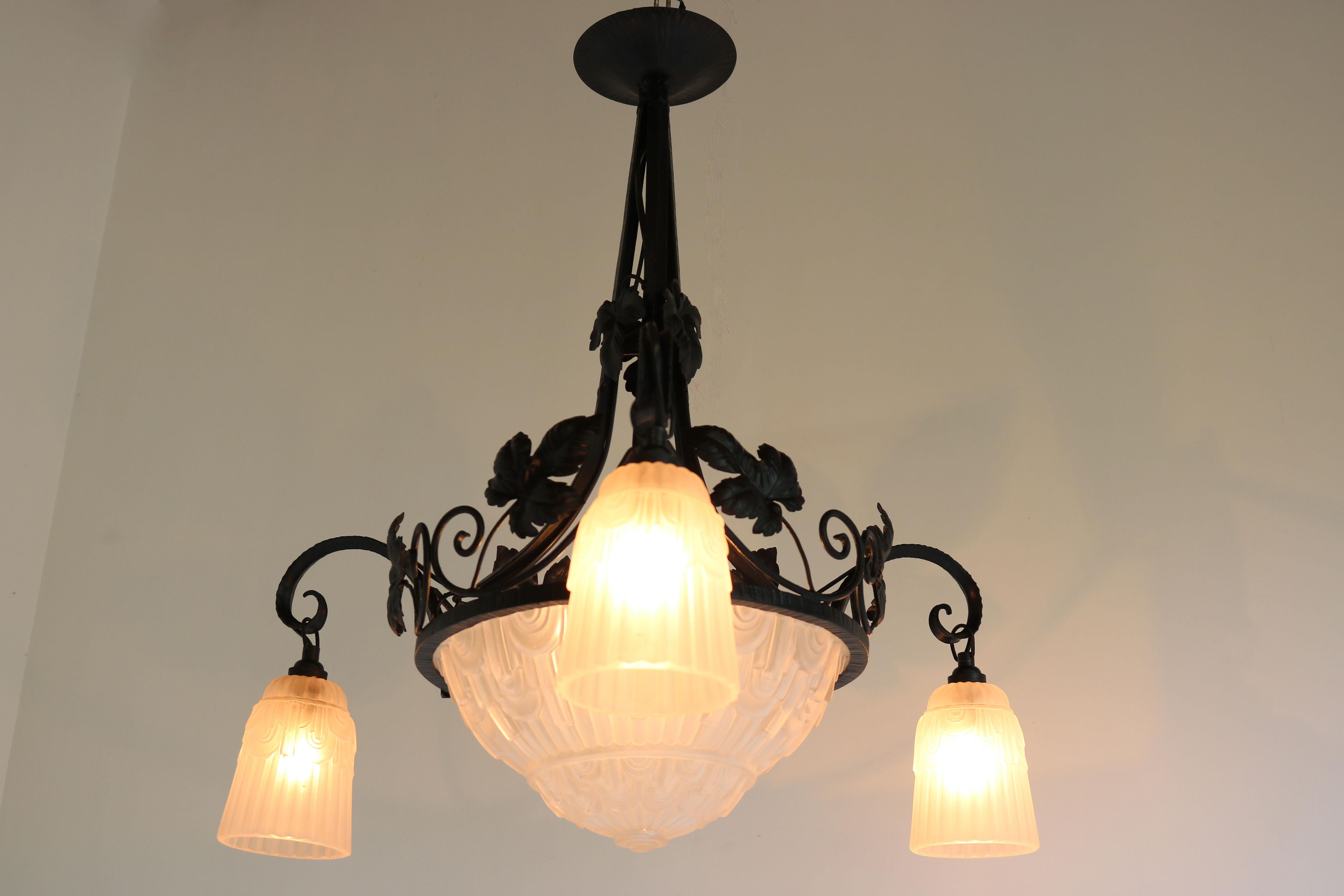 French Antique Wrought Iron Art Deco Chandelier 1930 Frosted Glass Geometric For Sale 5