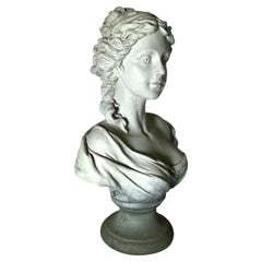 Buste de jeune fille en fausse pierre de style Antoinette française