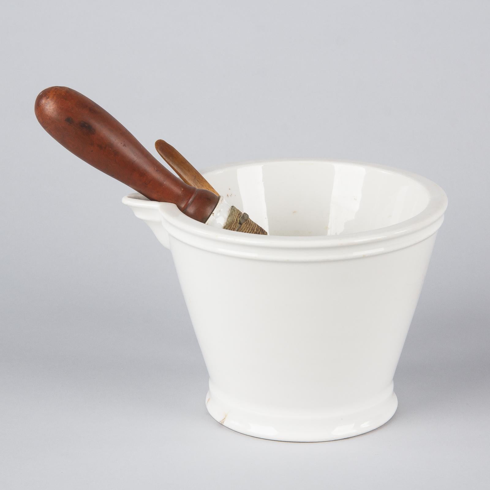 French Apothecary Ceramic Mortar with Pestle, Late 1800s In Good Condition In Austin, TX