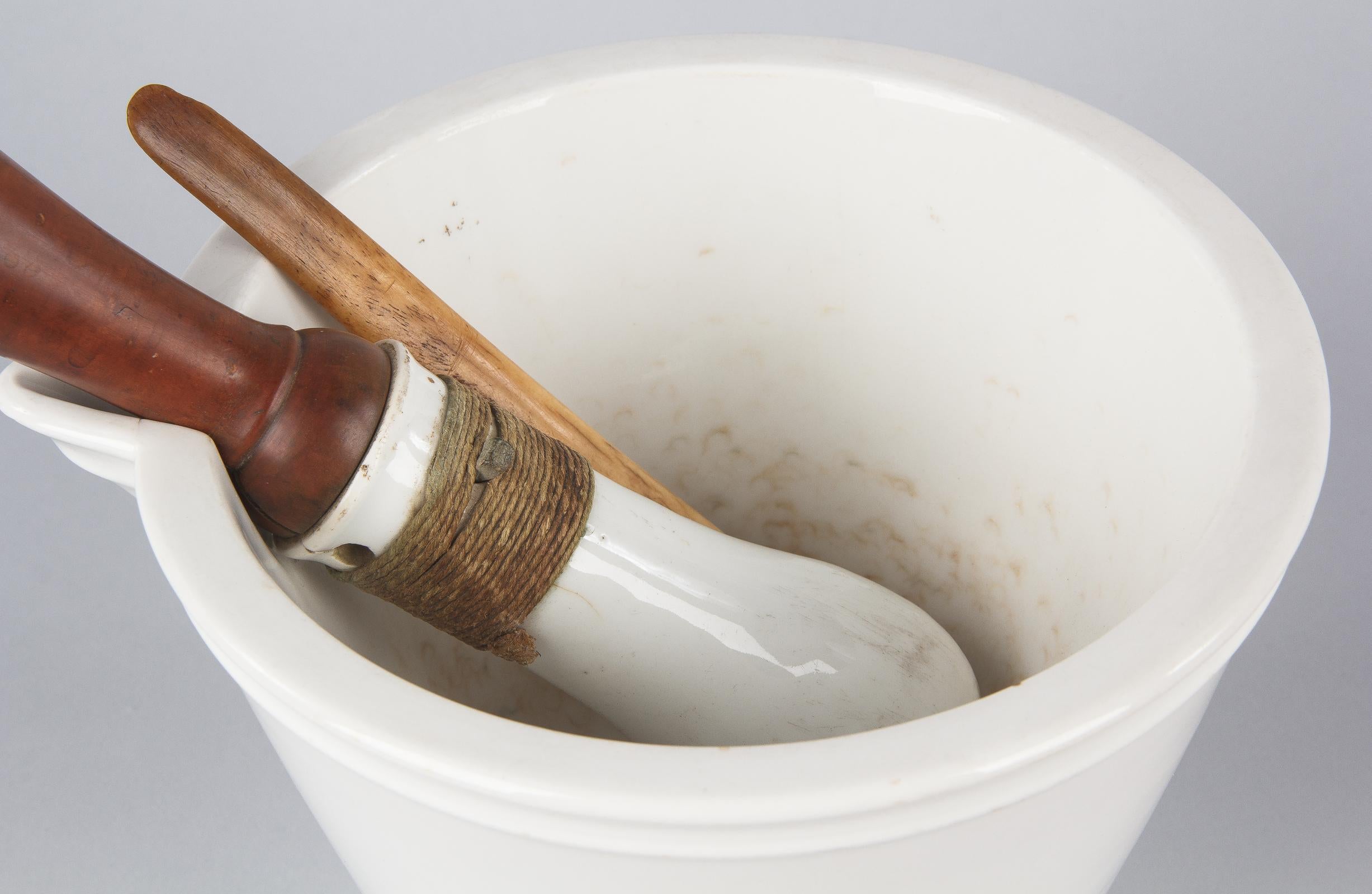 French Apothecary Ceramic Mortar with Pestle, Late 1800s 1
