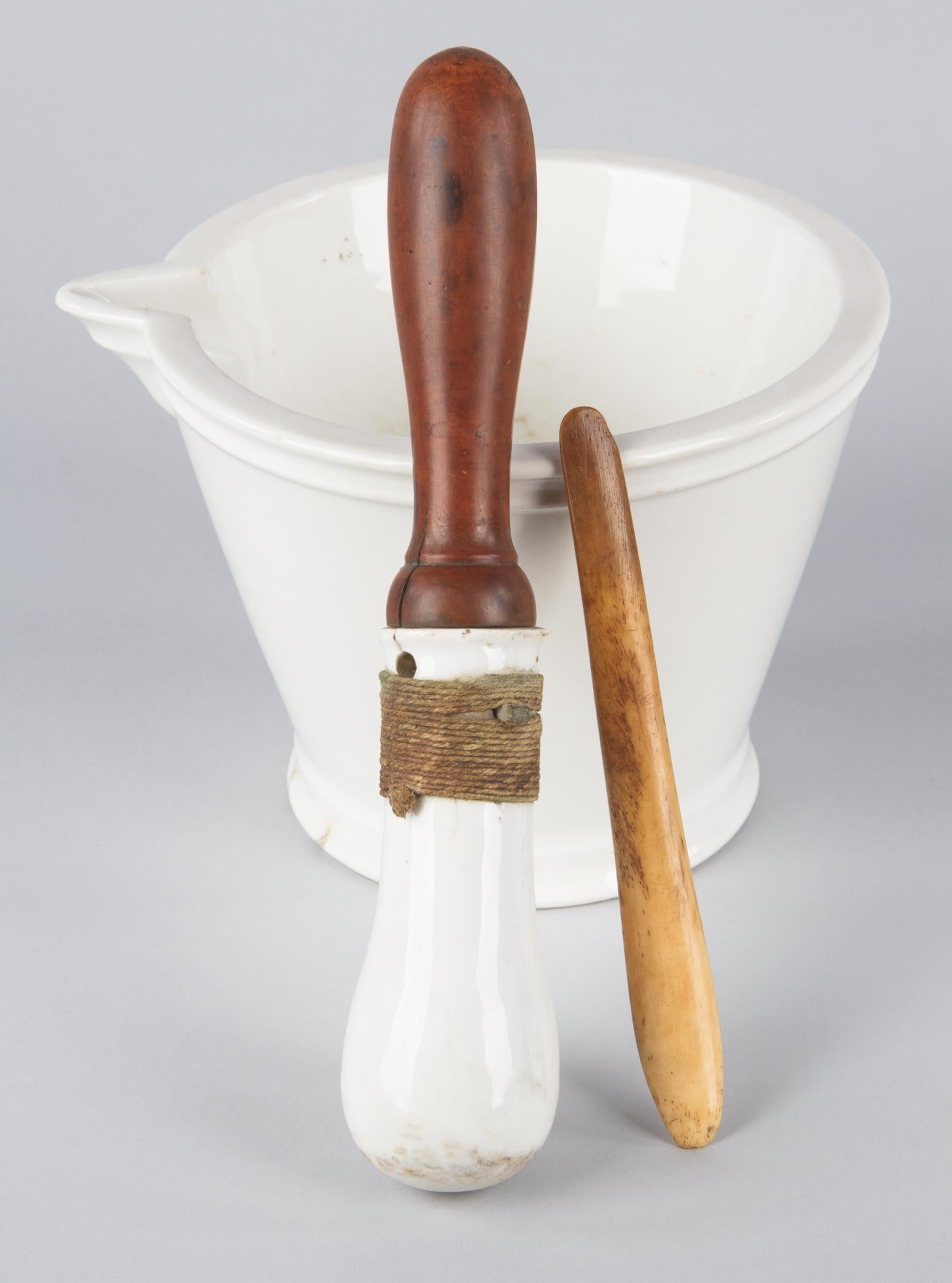 French Apothecary Ceramic Mortar with Pestle, Late 1800s 2