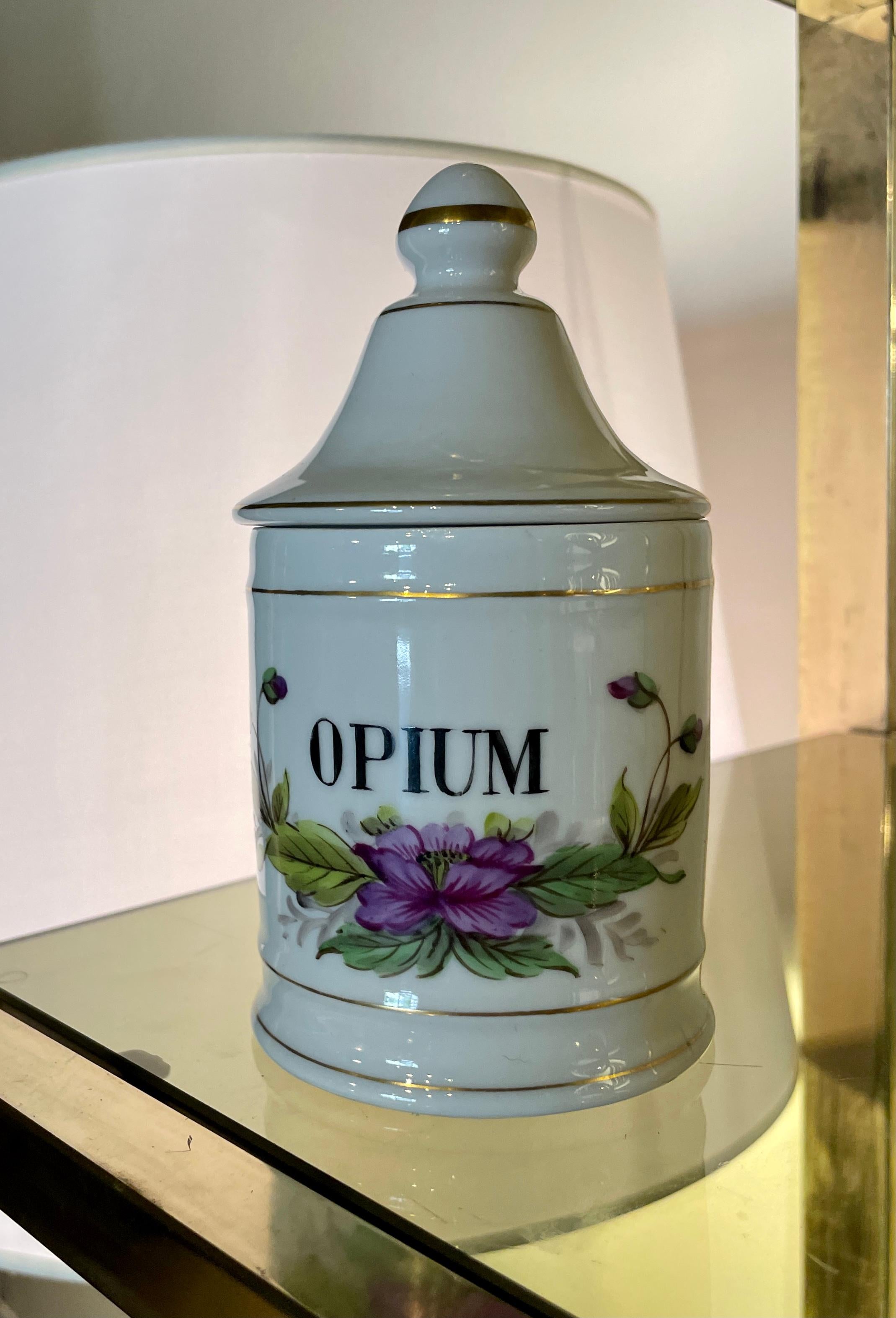 French 
« opium » Apothecary Jar. 
1900s. France
Porcelain of Limoges.
Perfect condition.
Antiques
Drug.

